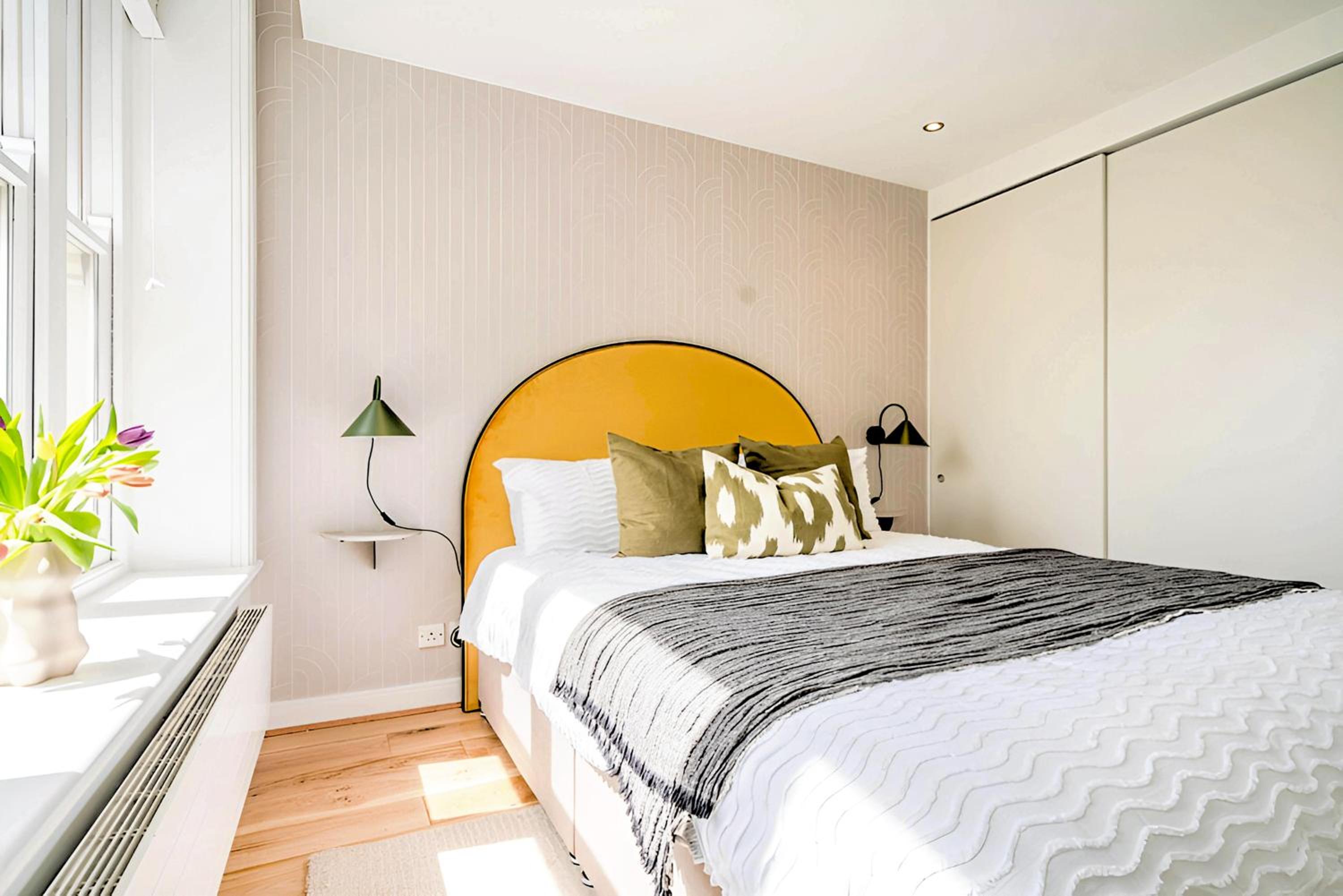 One-Bedroom Apartment with City View photo 3