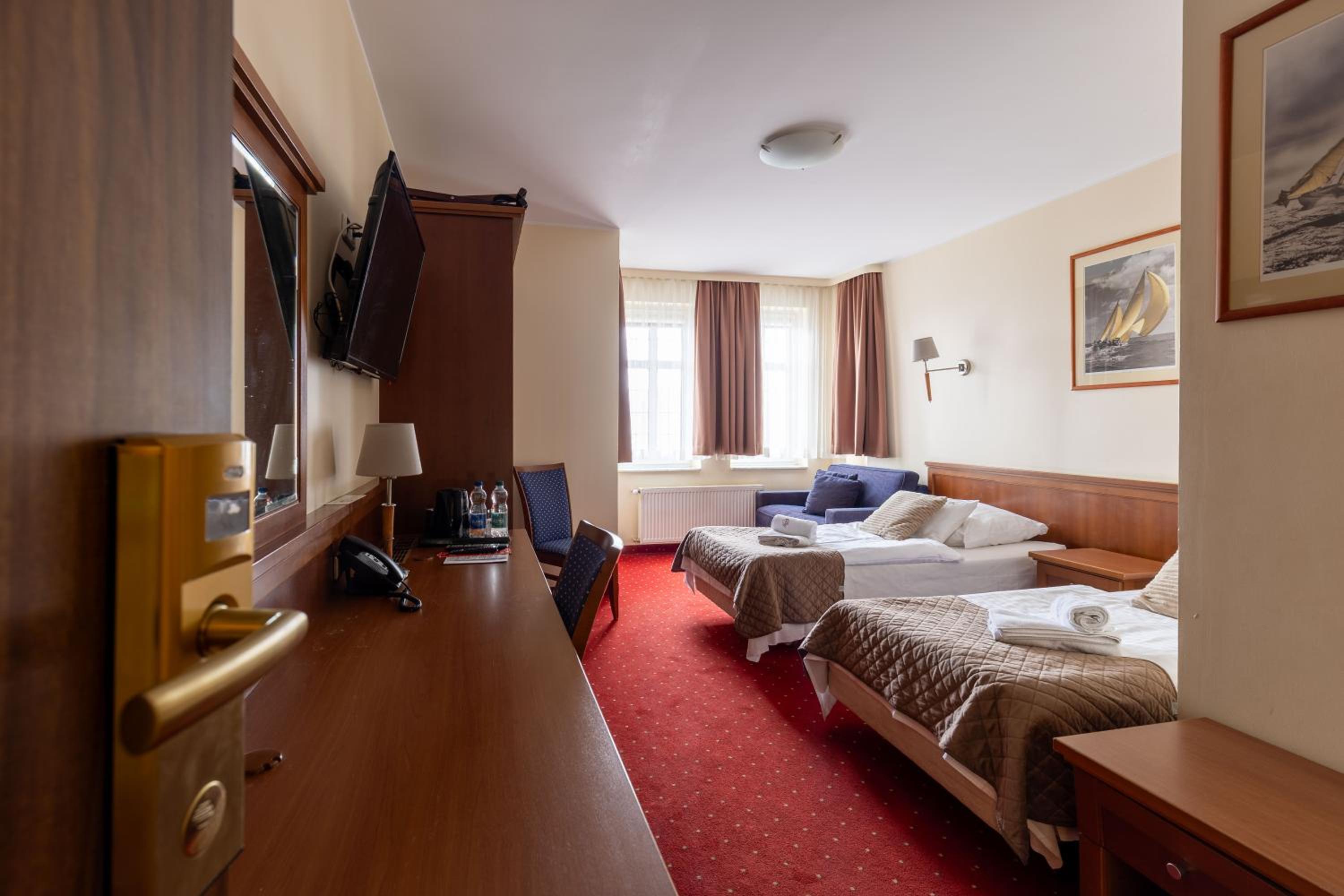 Double Room with Extra Bed photo 2
