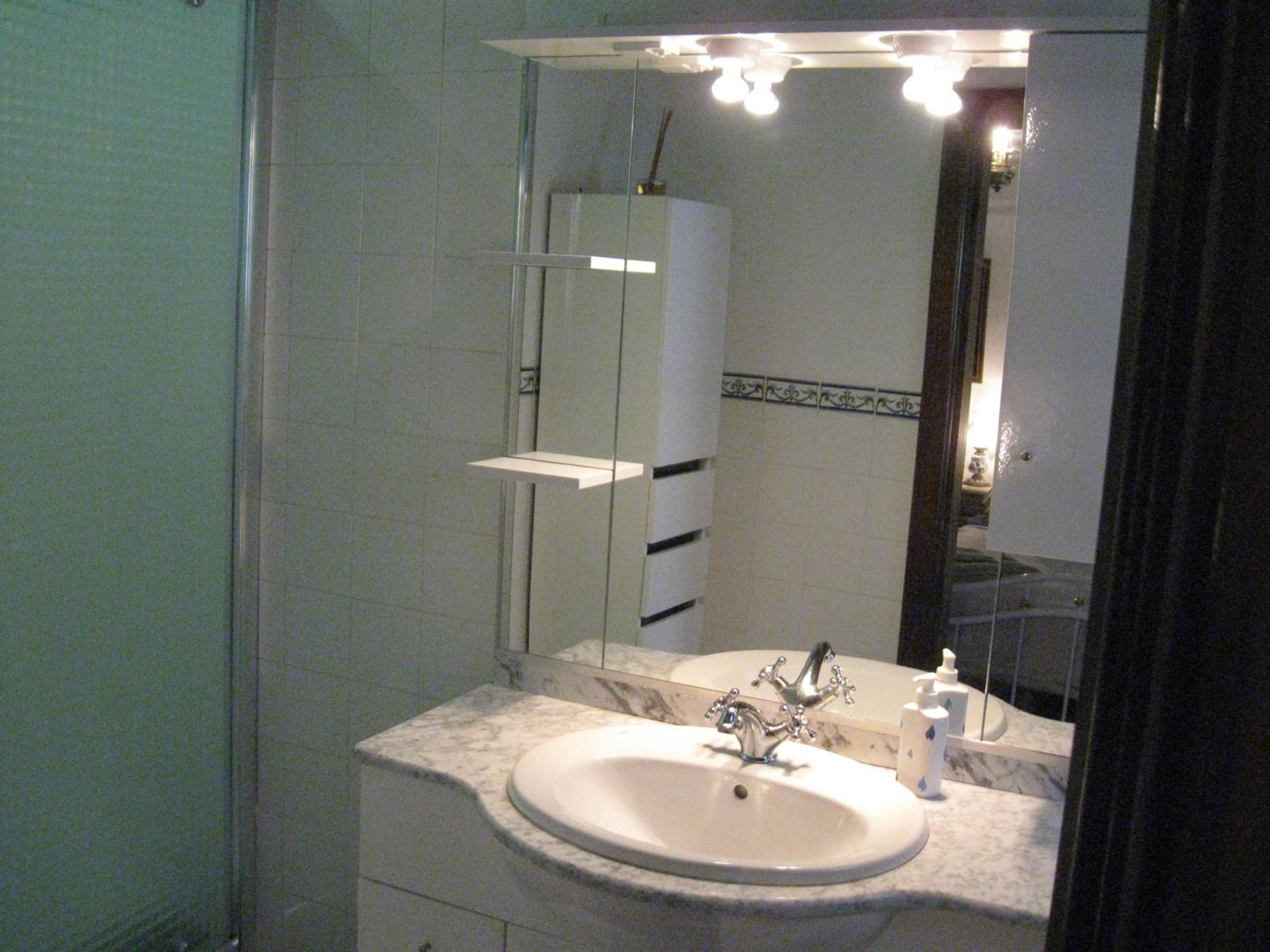 Deluxe Double Room with Shower photo 3