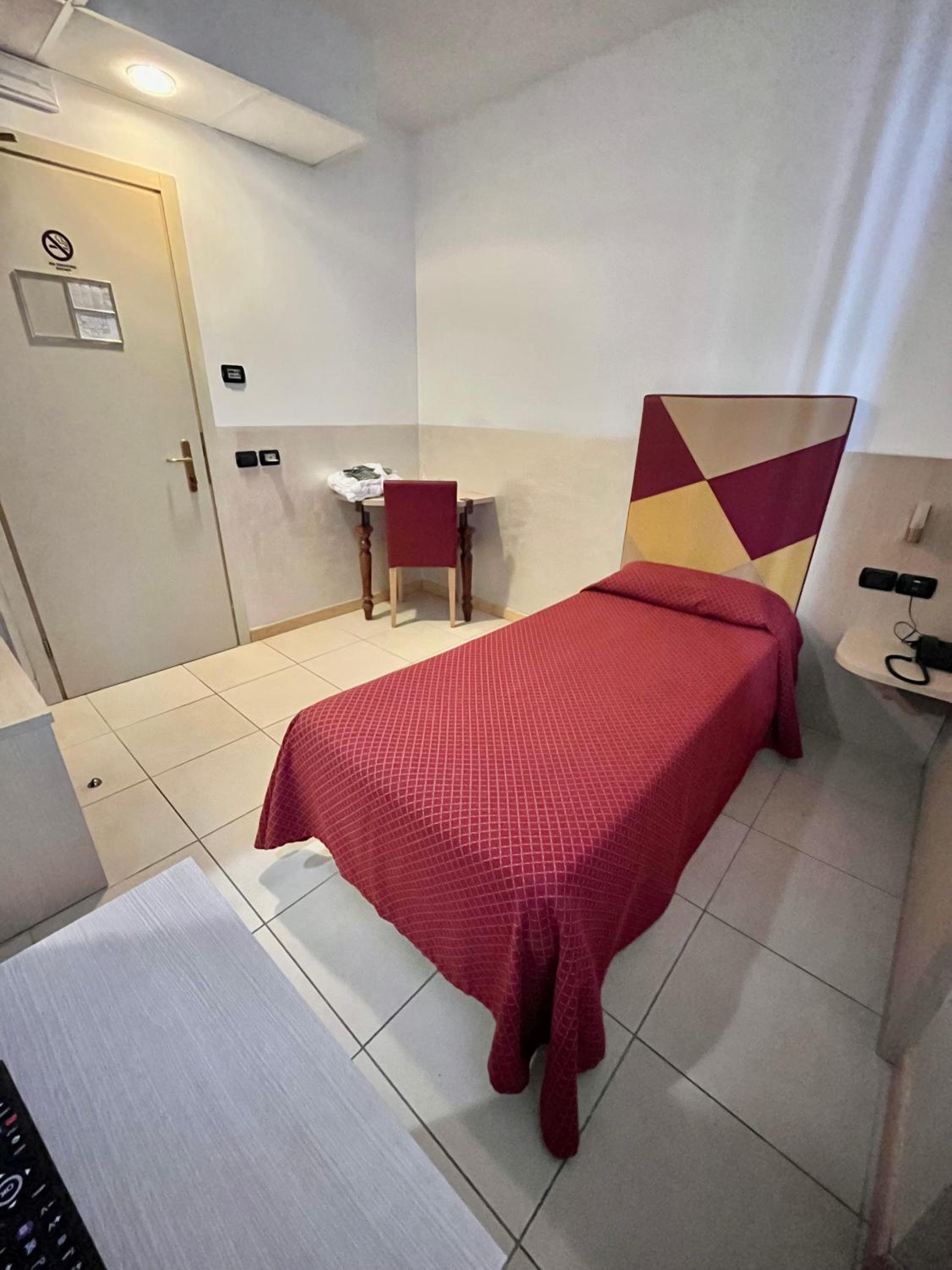 Standard Single Room photo 3