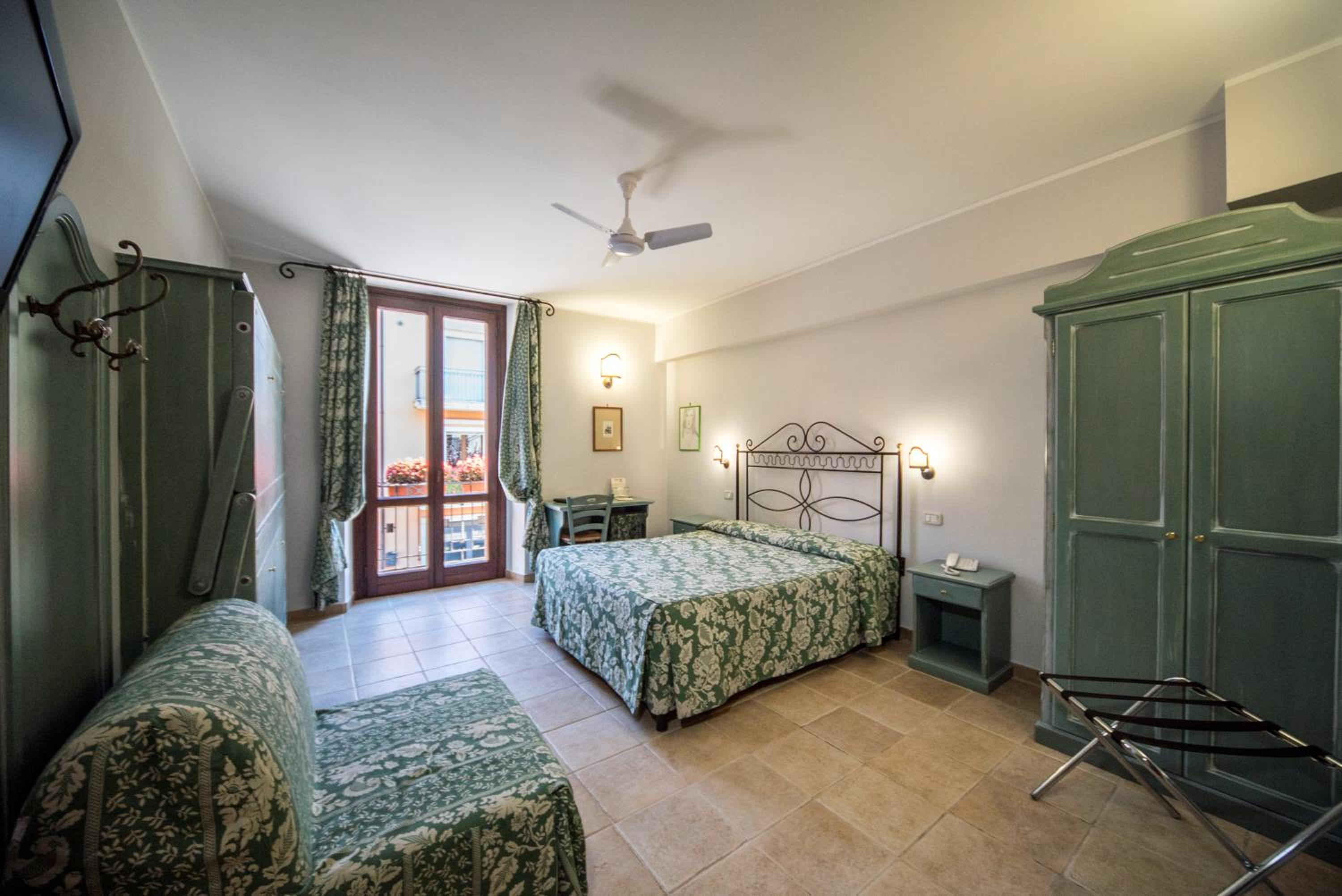Comfort Triple Room - Photo 16