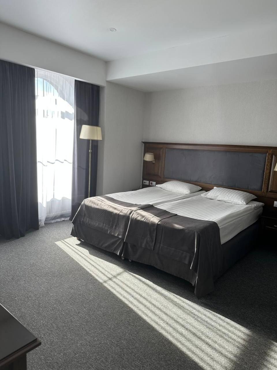 Queen Room - Disability Access photo 3