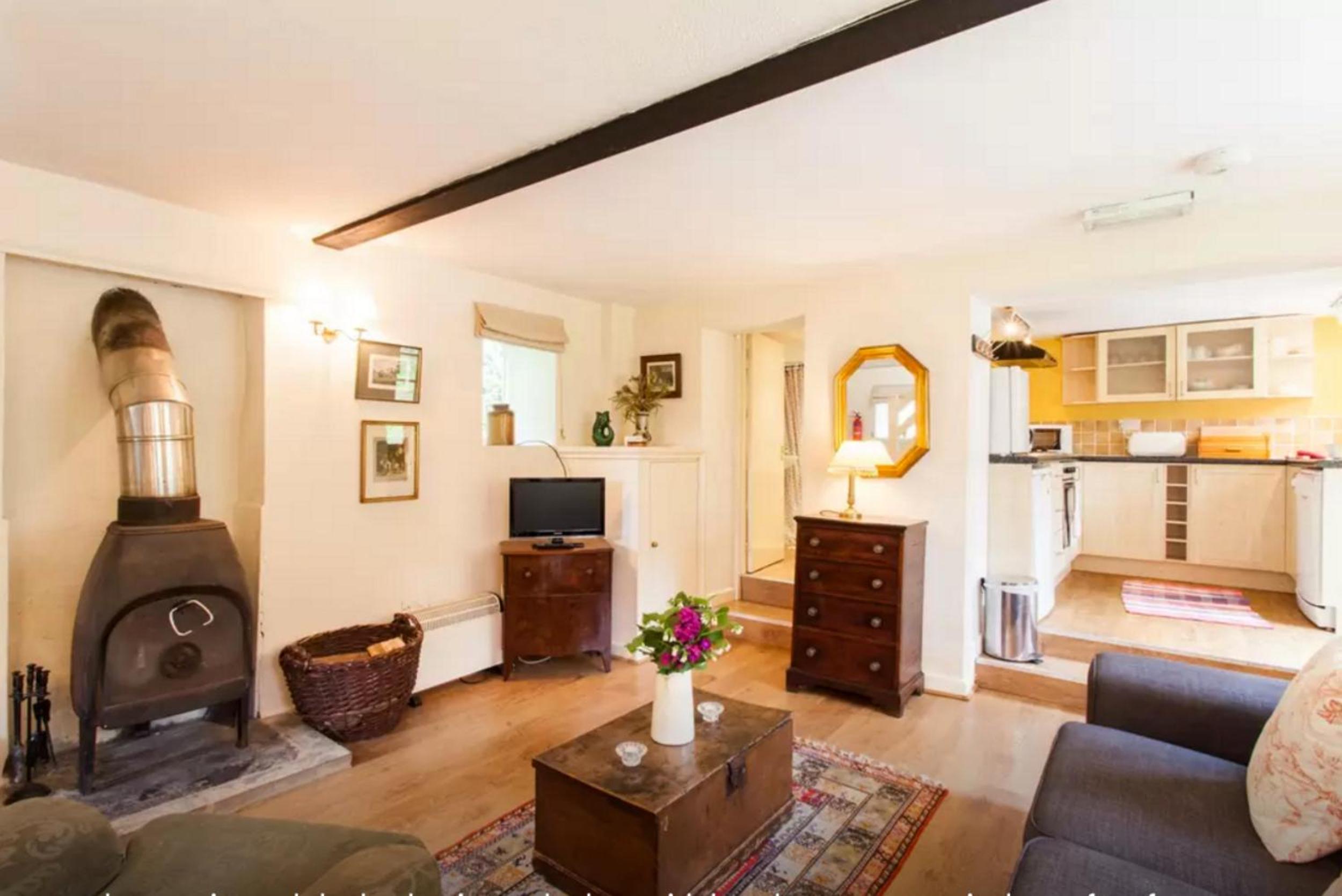 One-Bedroom House photo 1