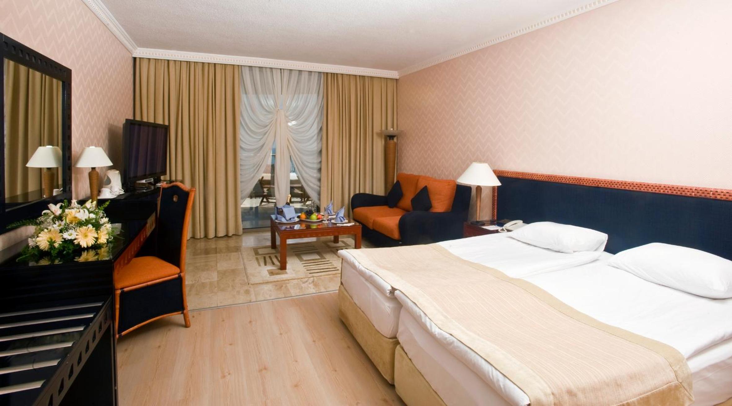 Queen Suite photo 2