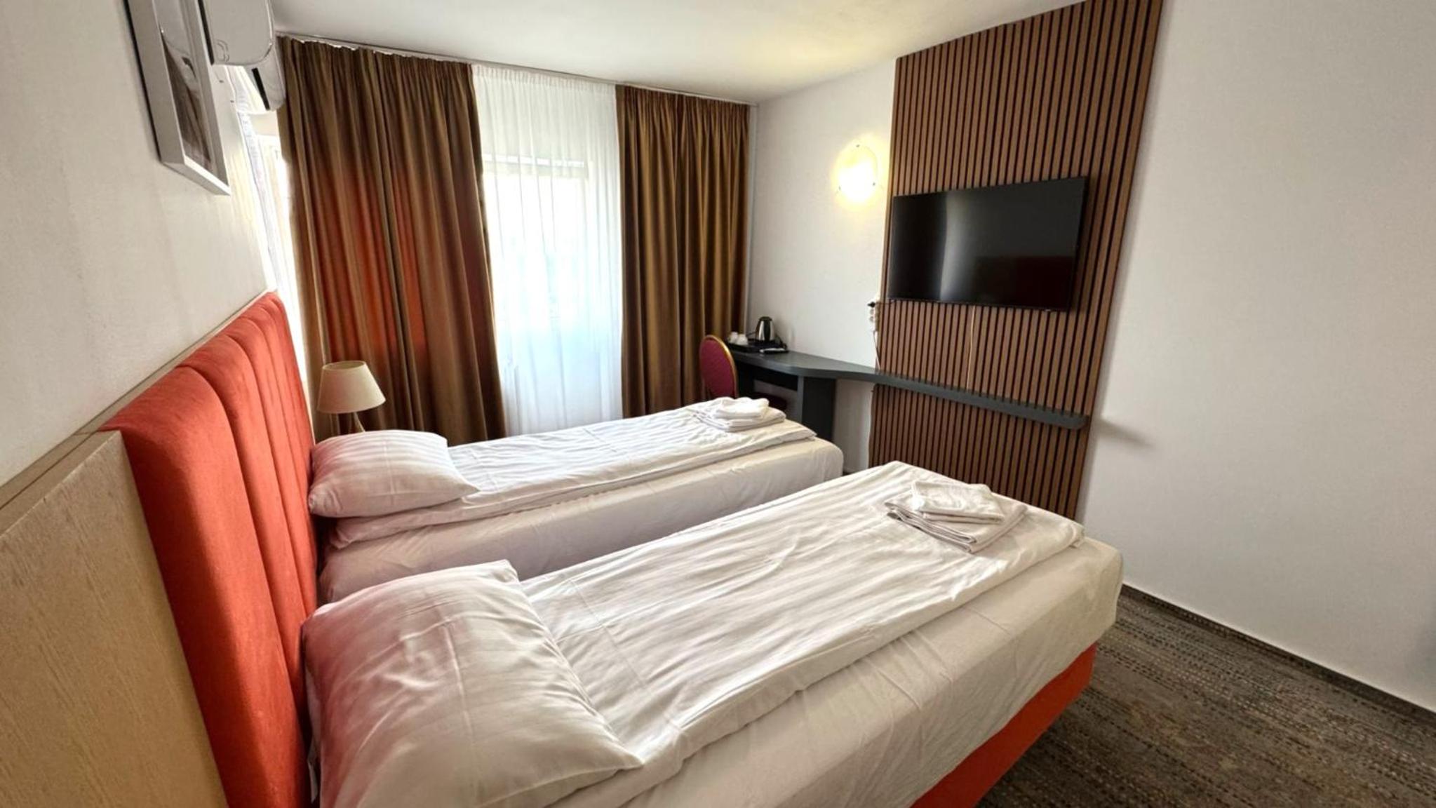 Standard Twin Room photo 2
