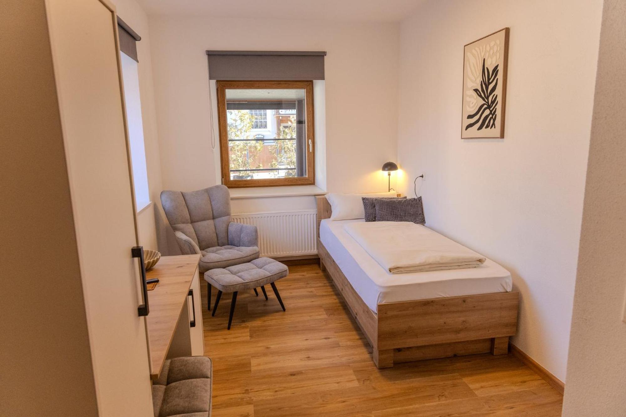 Single Room with Private External Bathroom photo 2