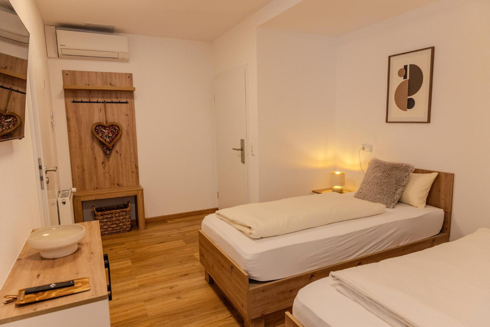 Twin Room with Private Bathroom photo 1