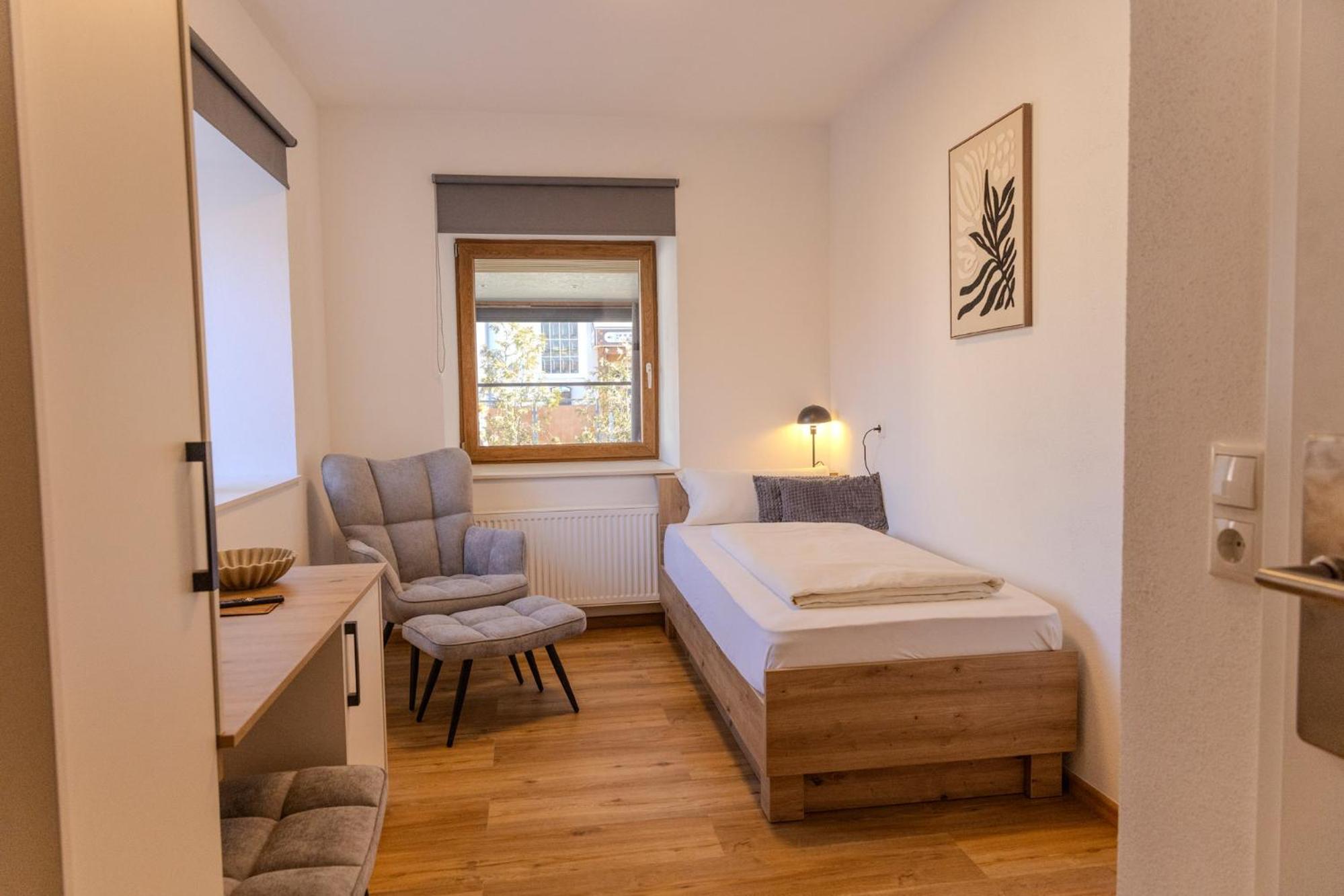 Single Room with Private External Bathroom photo 1