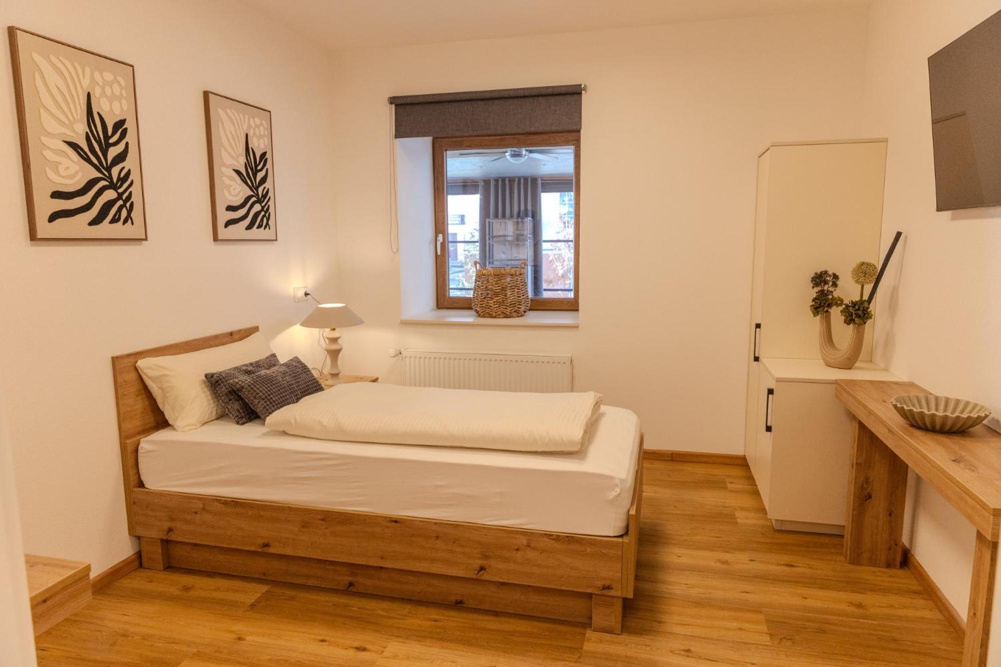 Single Room with Private External Bathroom photo 3