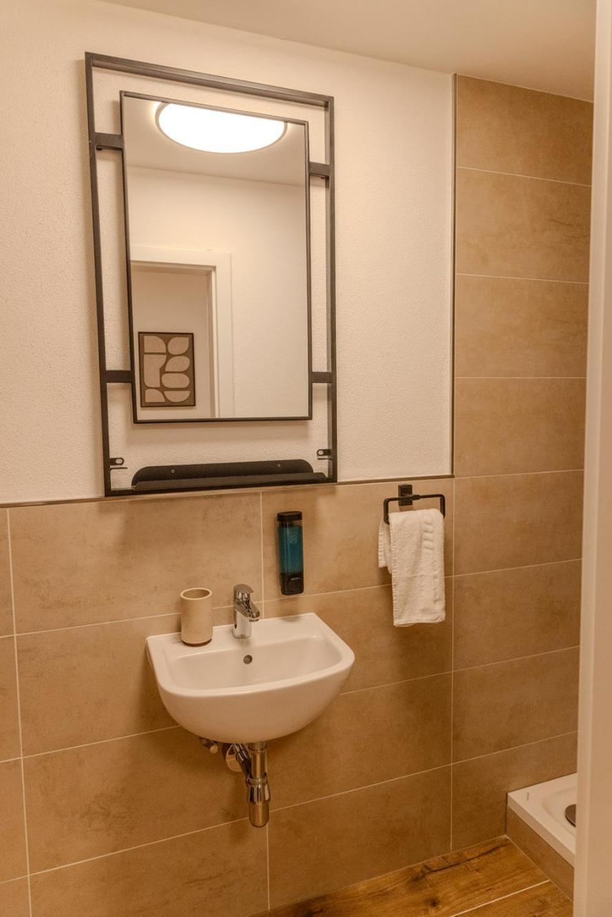 Twin Room with Private Bathroom photo 3