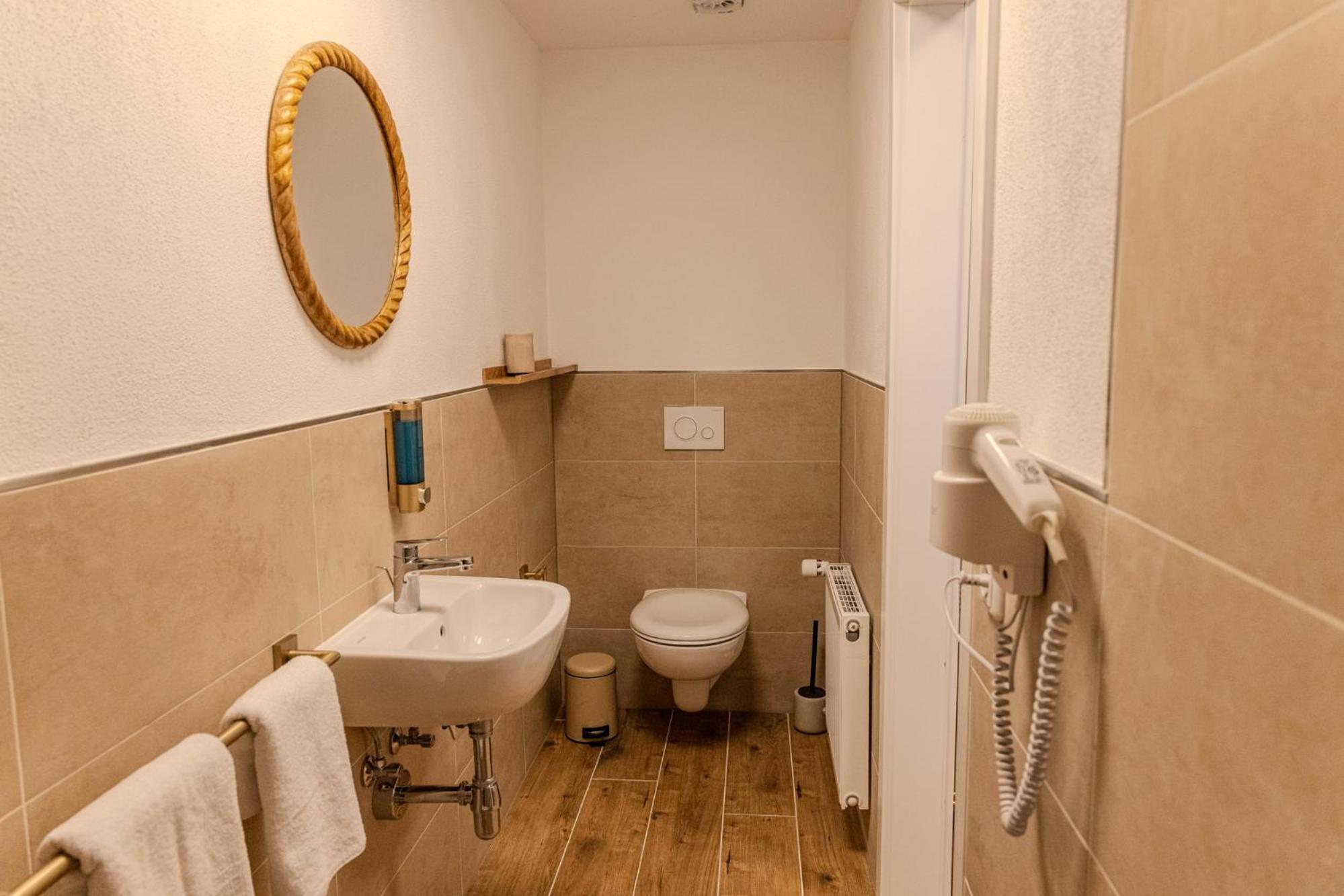 Single Room with Private External Bathroom photo 3