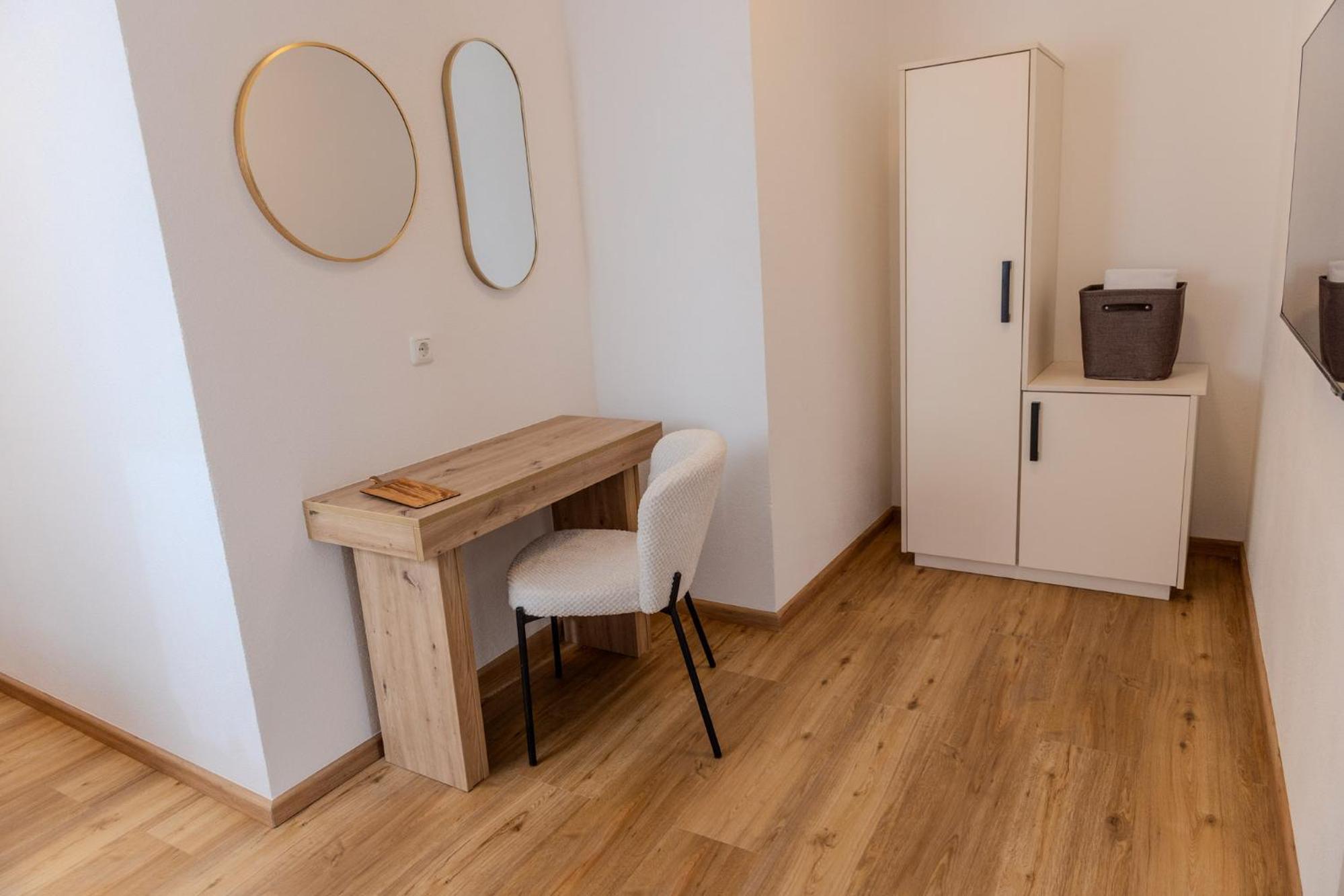 Single Room with Private External Bathroom