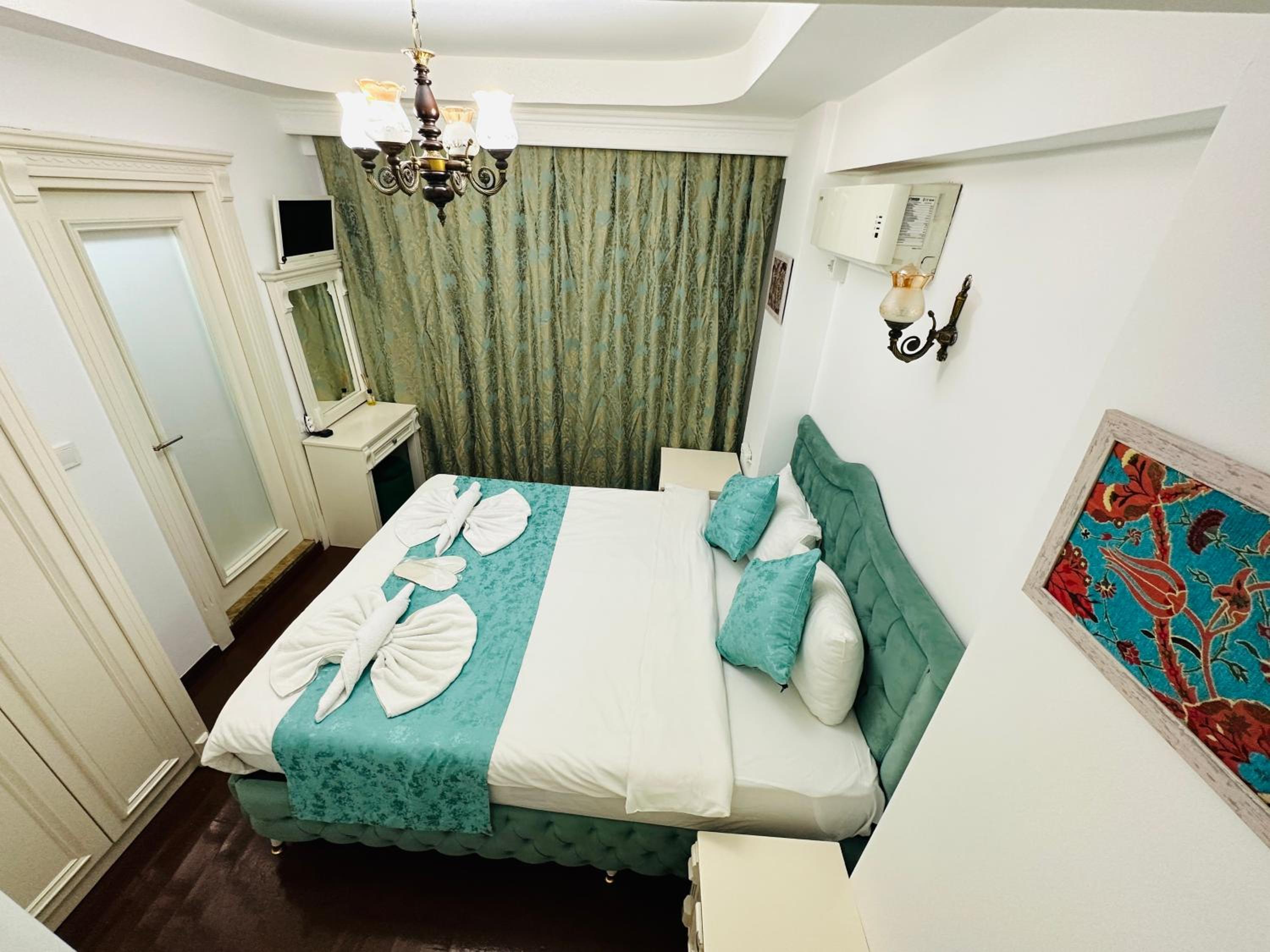 Double Room with Balcony photo 2