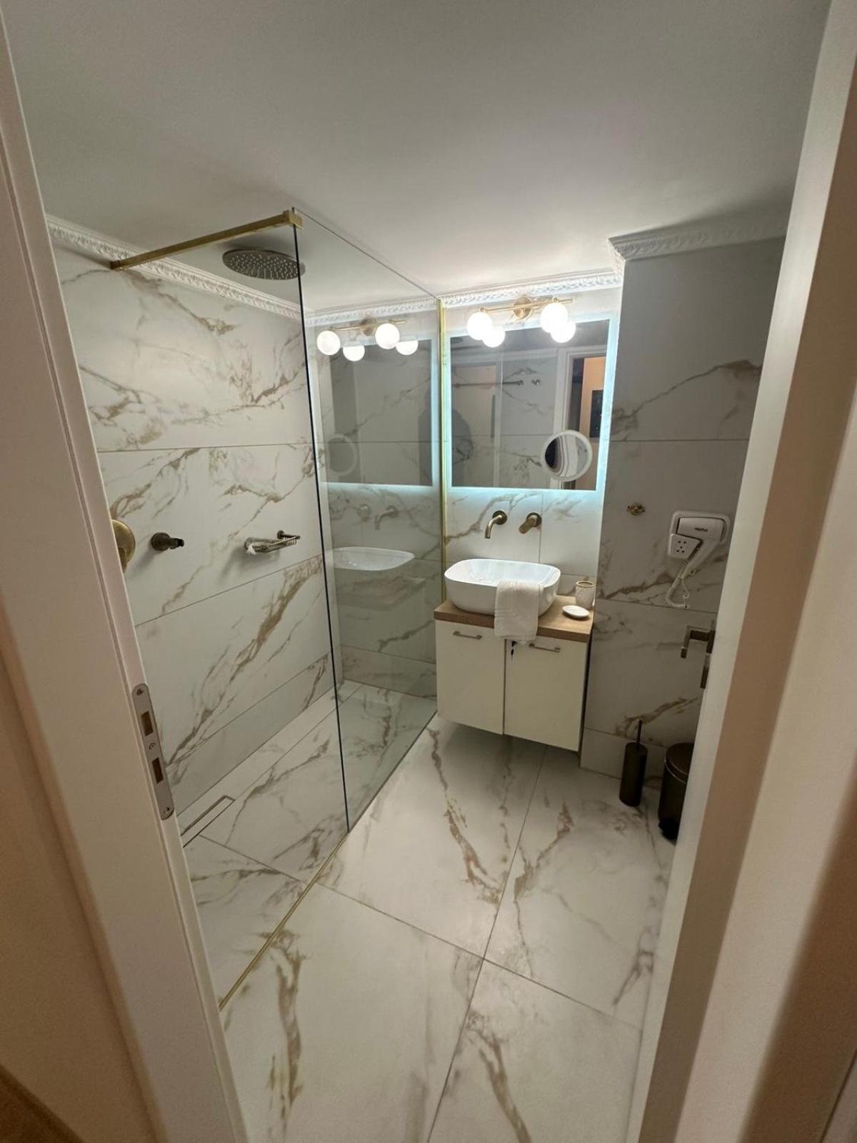 Grand Apartment with Partial Acropolis View photo 1