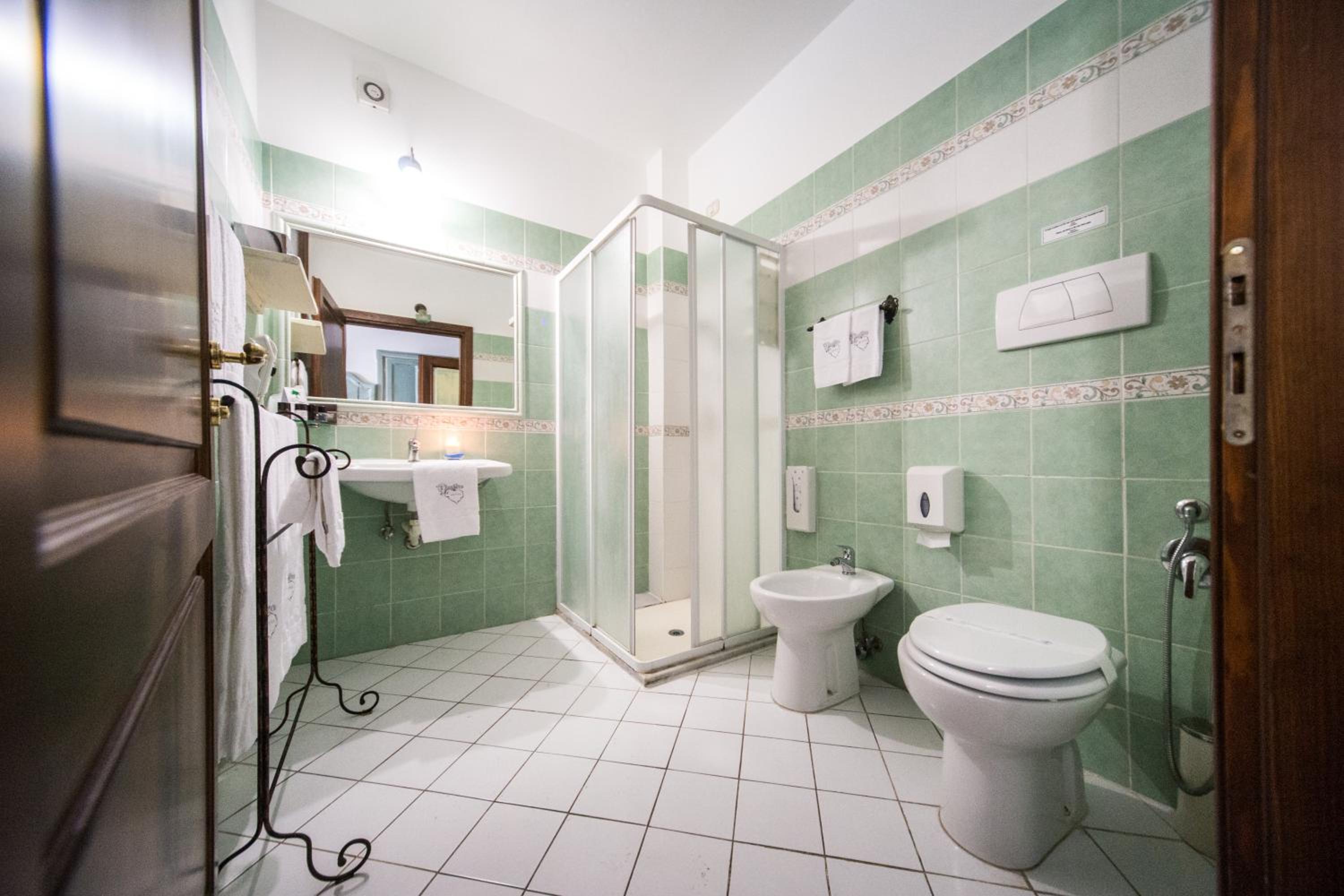 Comfort Triple Room - Photo 17