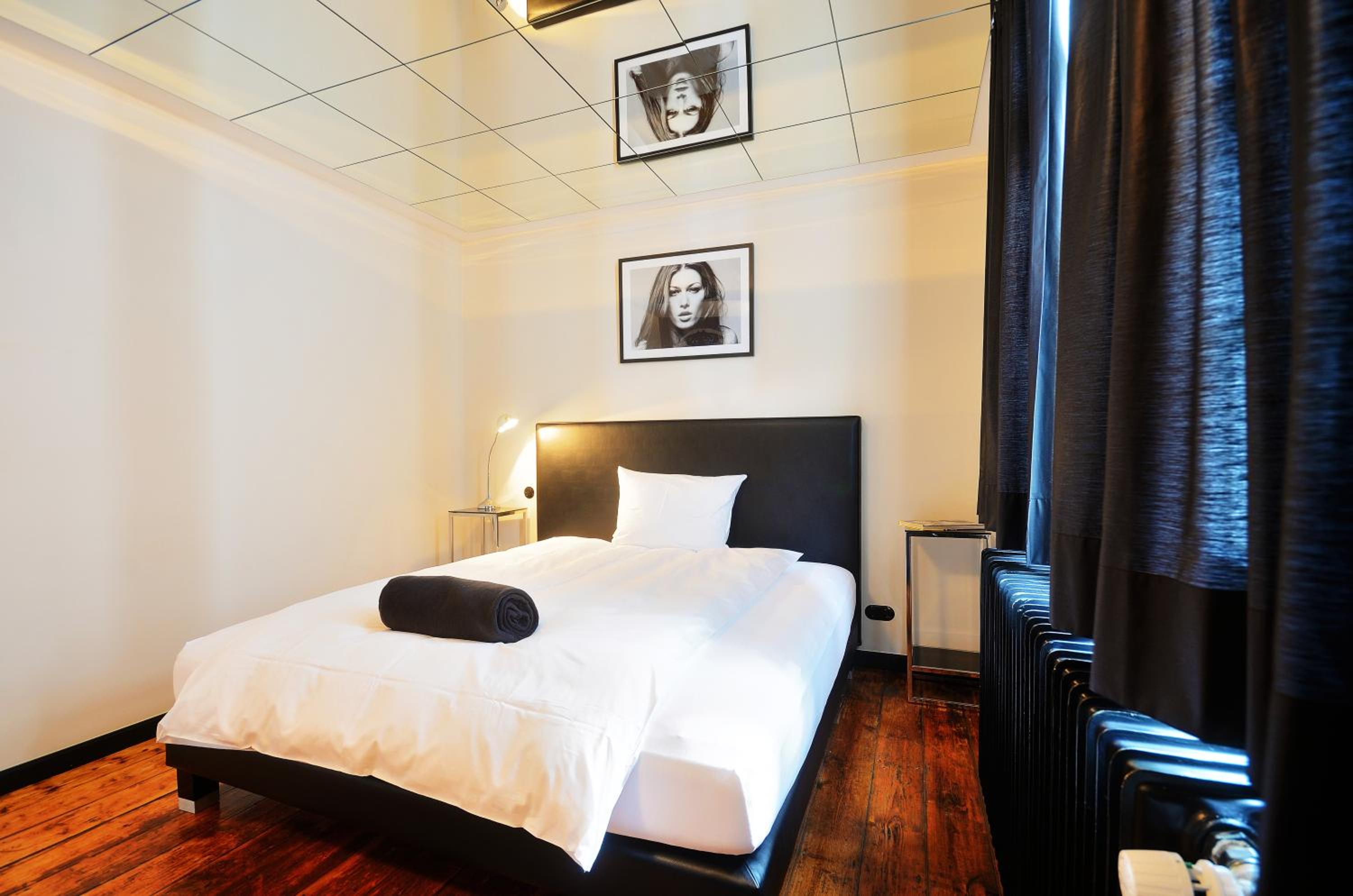 Suite - Photo 1