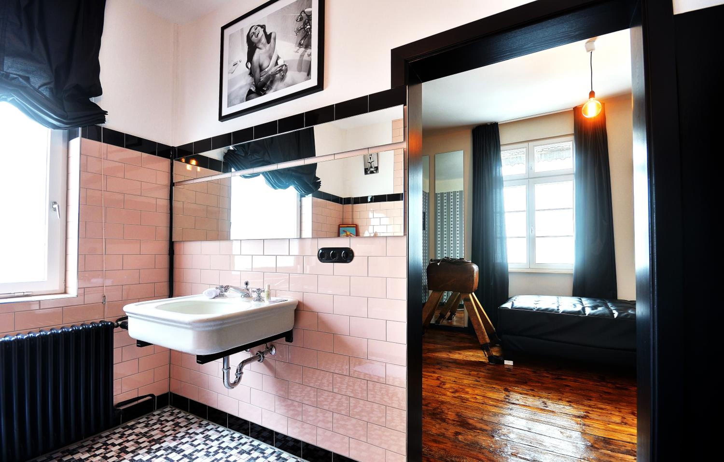 Suite - Photo 10