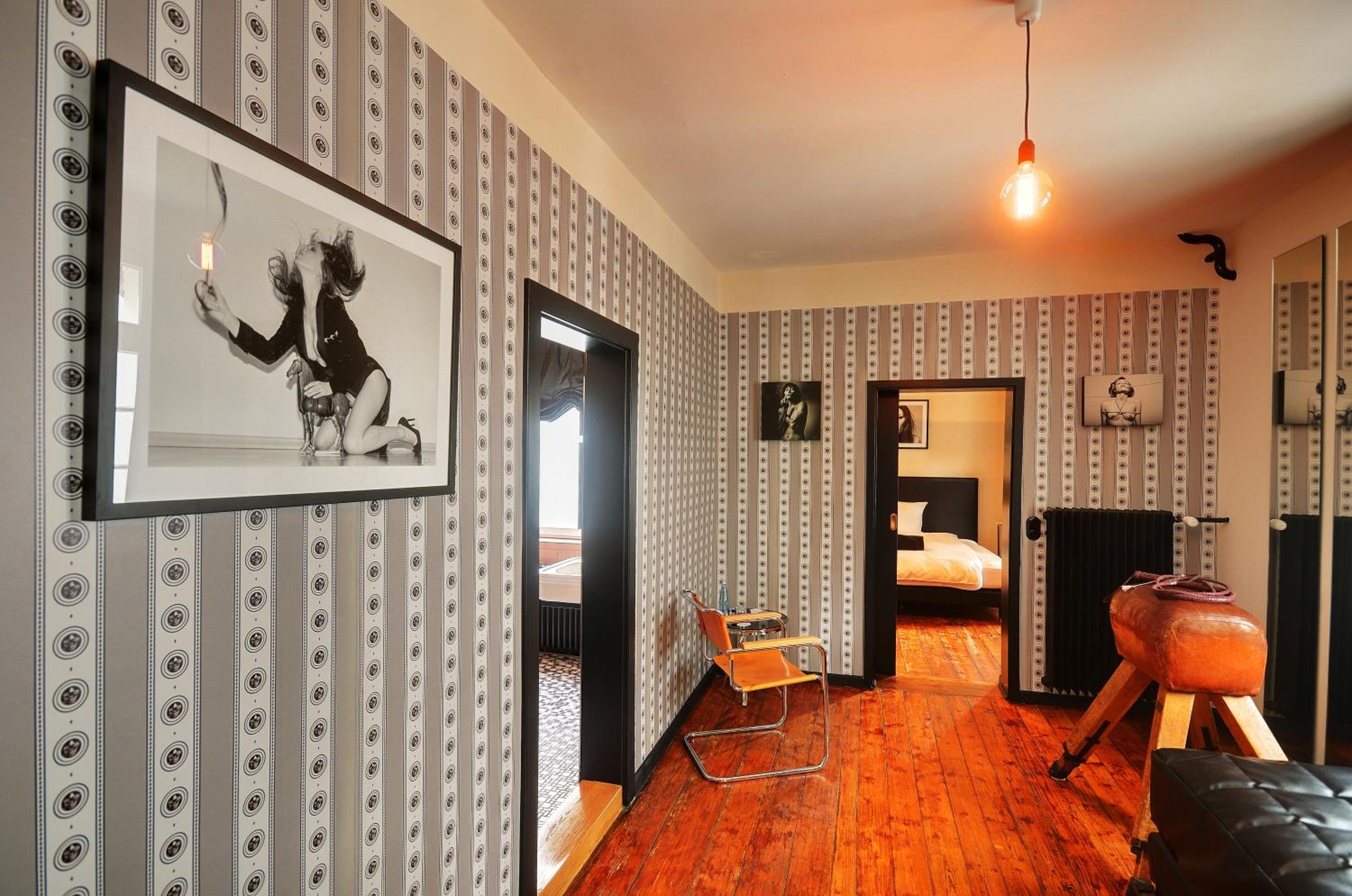 Suite - Photo 7