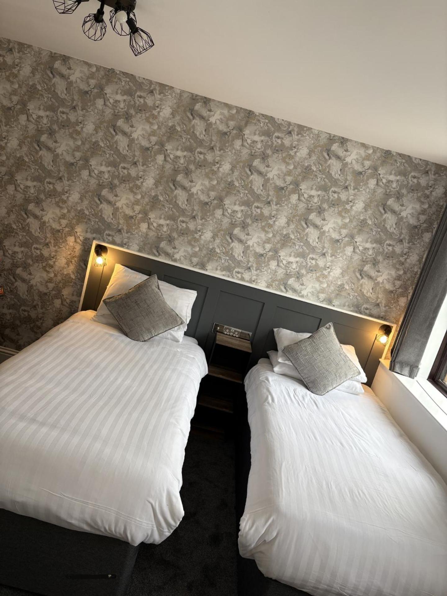 Standard Twin Room with Walk-In Shower - Disability Access/Non-Smoking photo 1