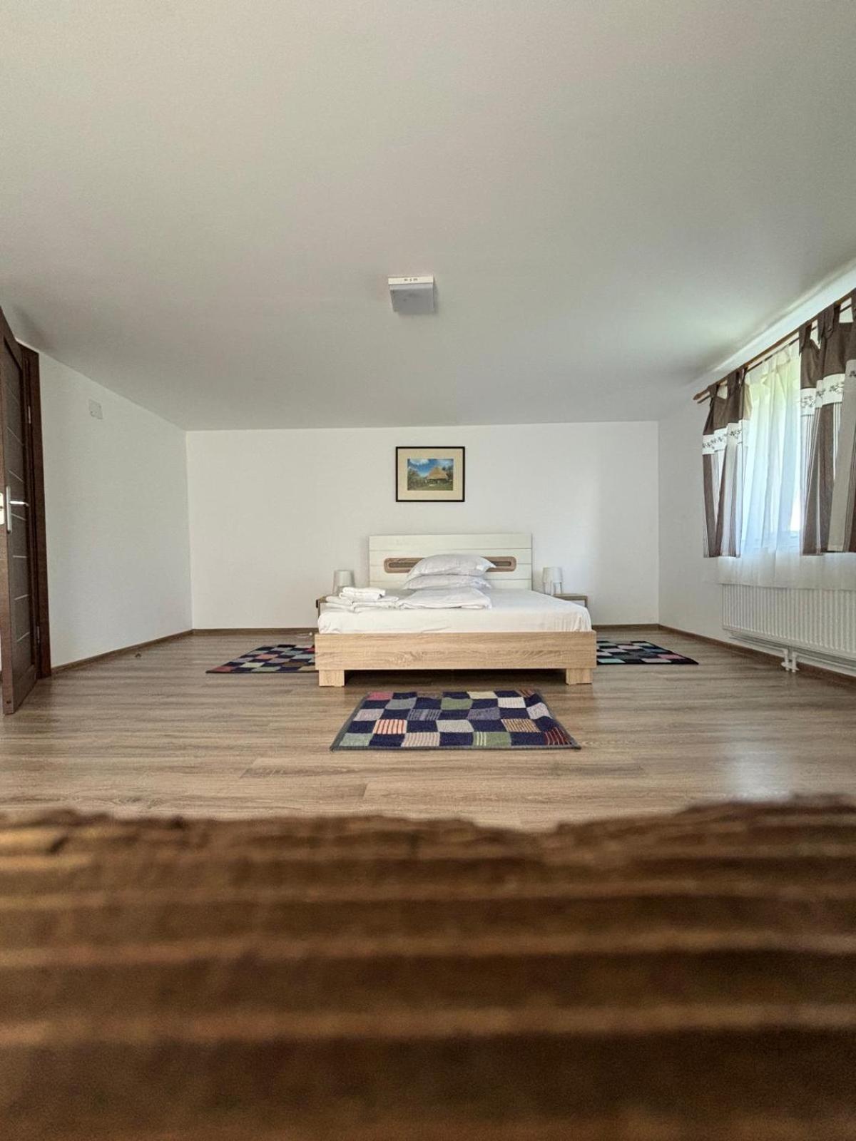 Five-Bedroom House photo 2