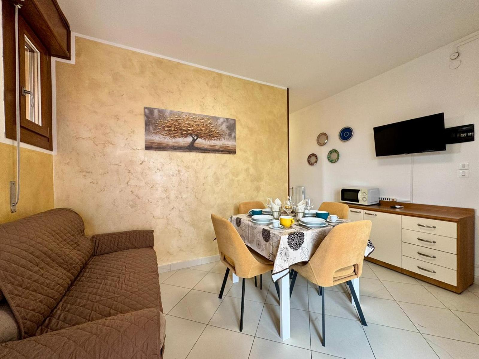 Two-Bedroom Apartment with Balcony photo 2