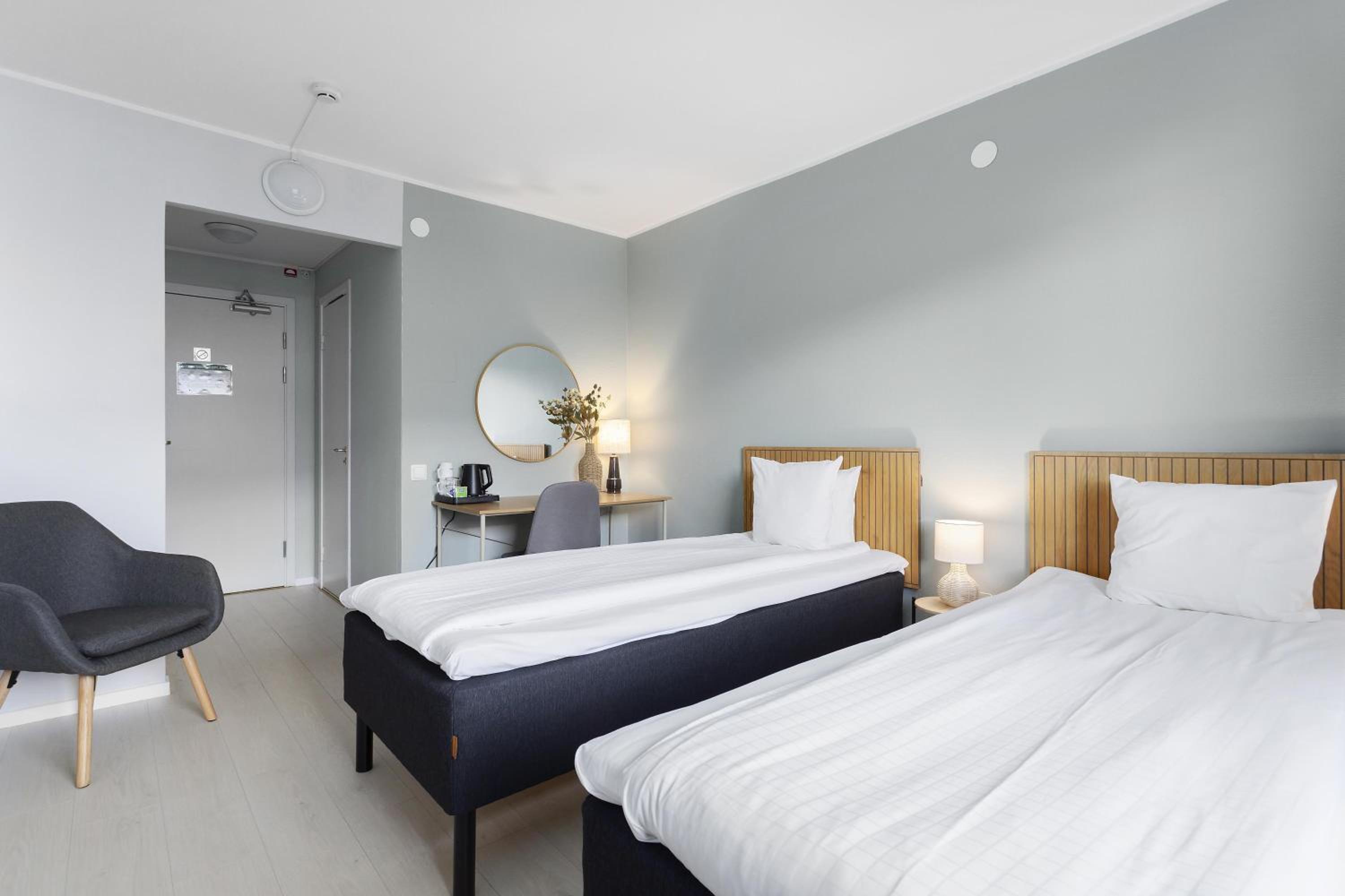 Standard Twin Room - Non-Smoking photo 2