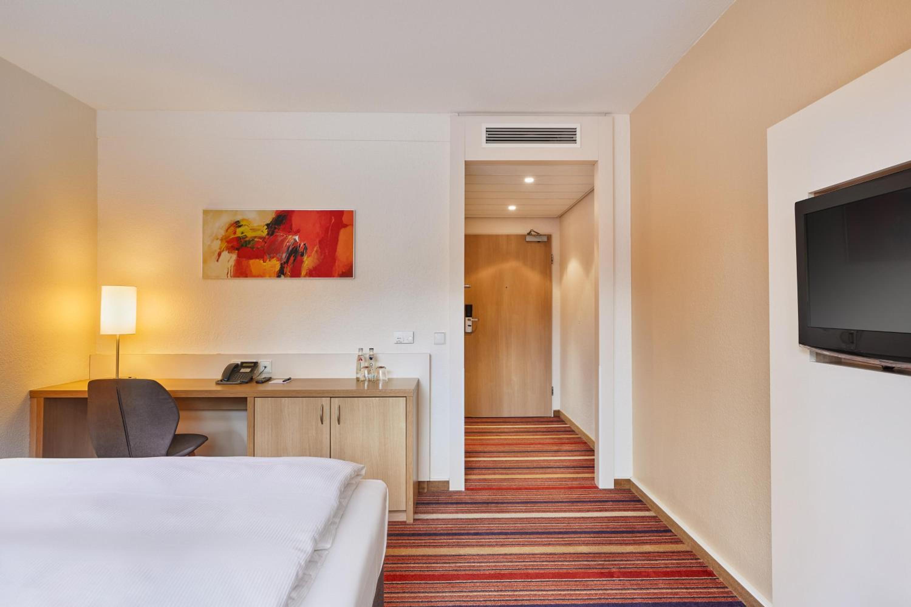 Comfort Queen Room