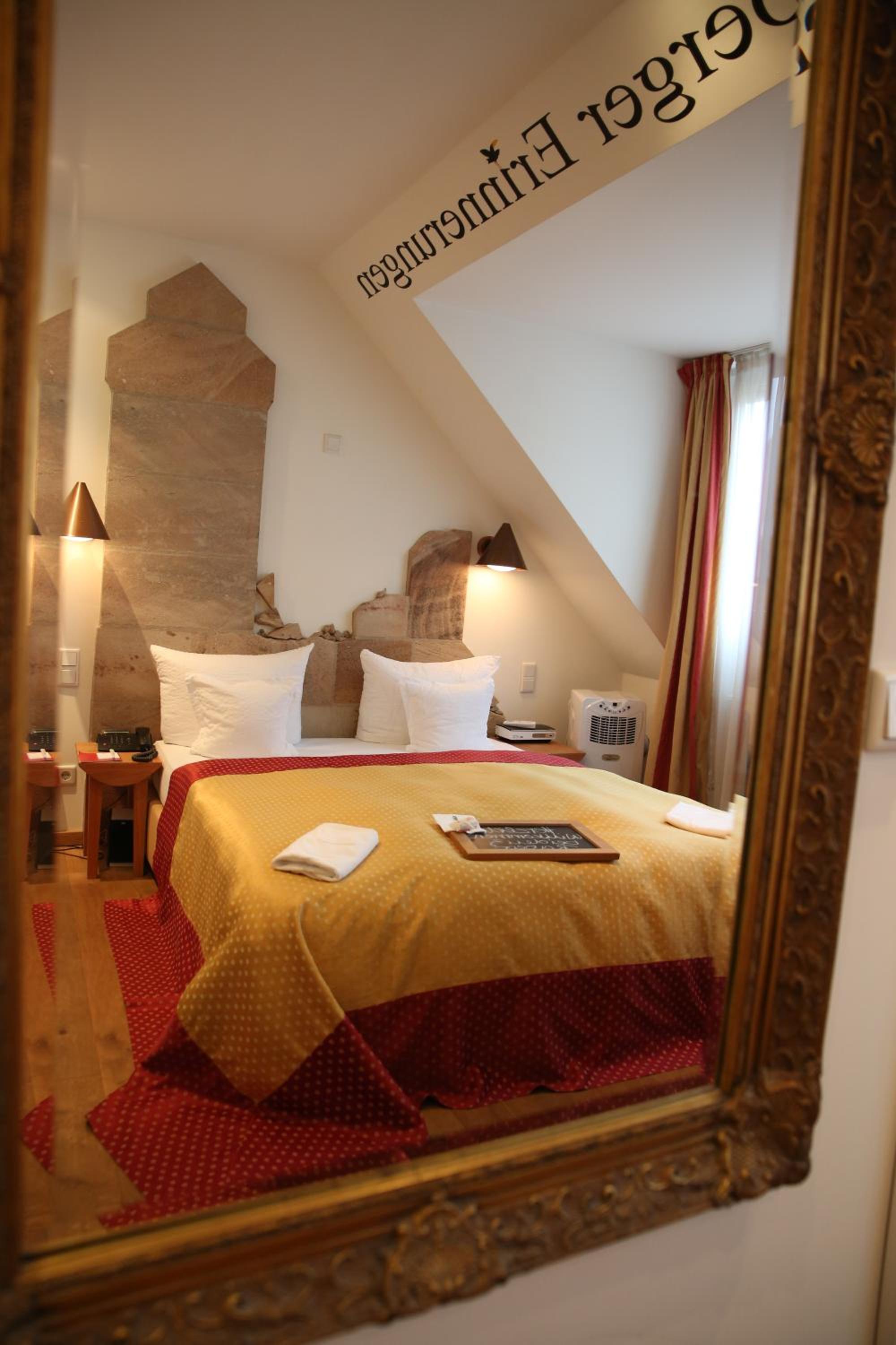 Small Double Room - Photo 1