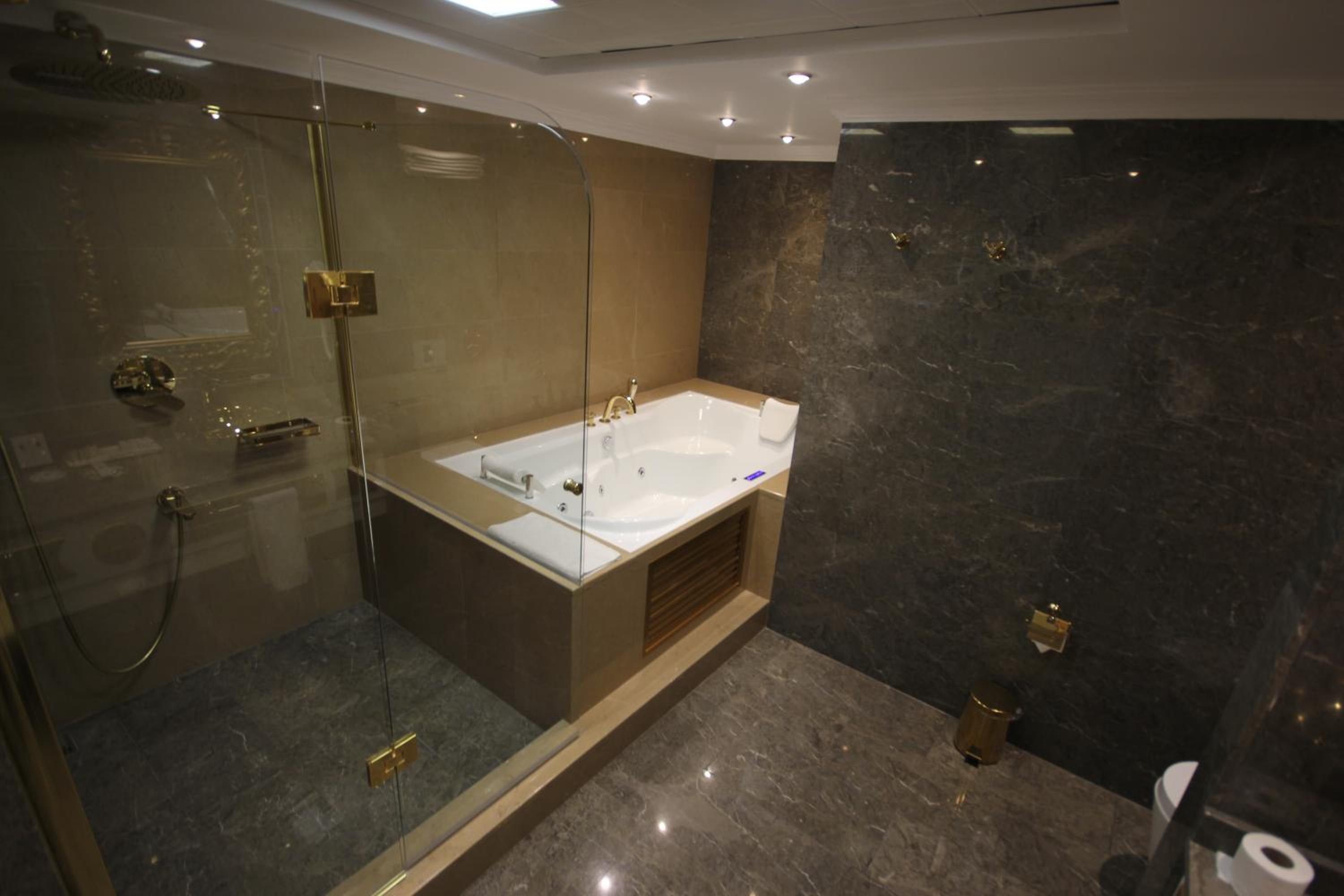 King Room - Non-Smoking - Photo 8