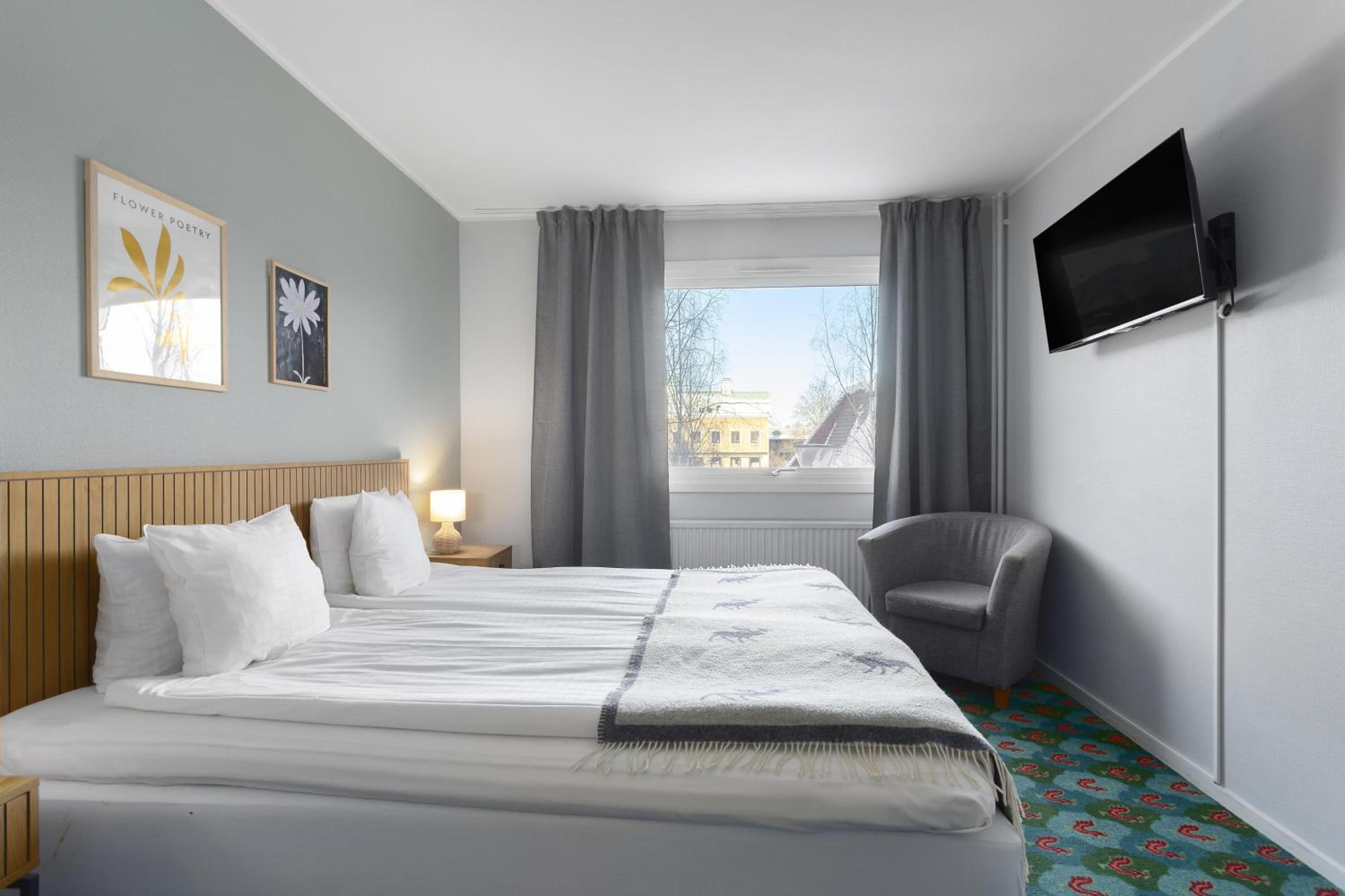 Family Room with Three Single Beds - Non-Smoking