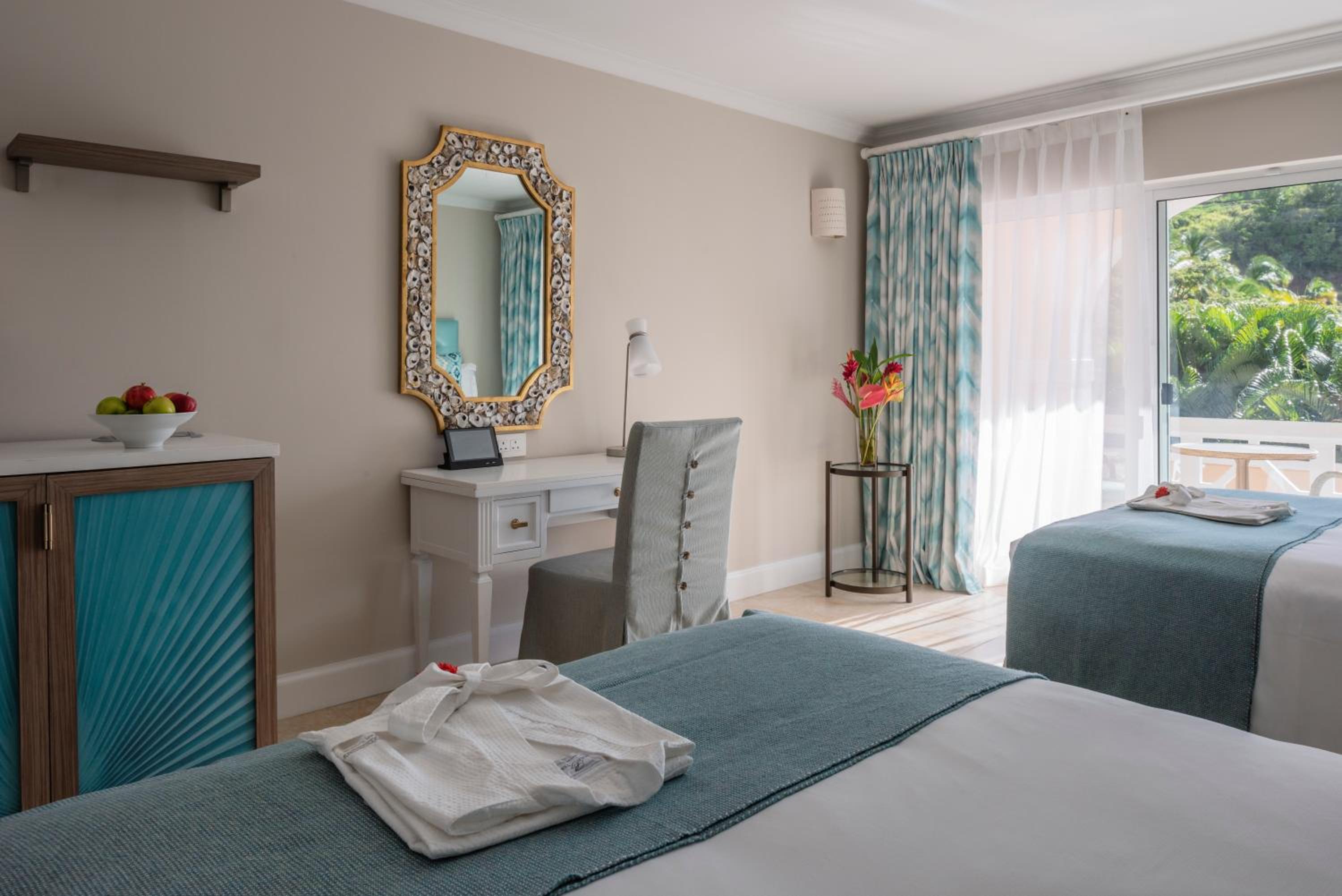 Double Room with Two Double Beds and 1 hour daily spa treatment photo 1