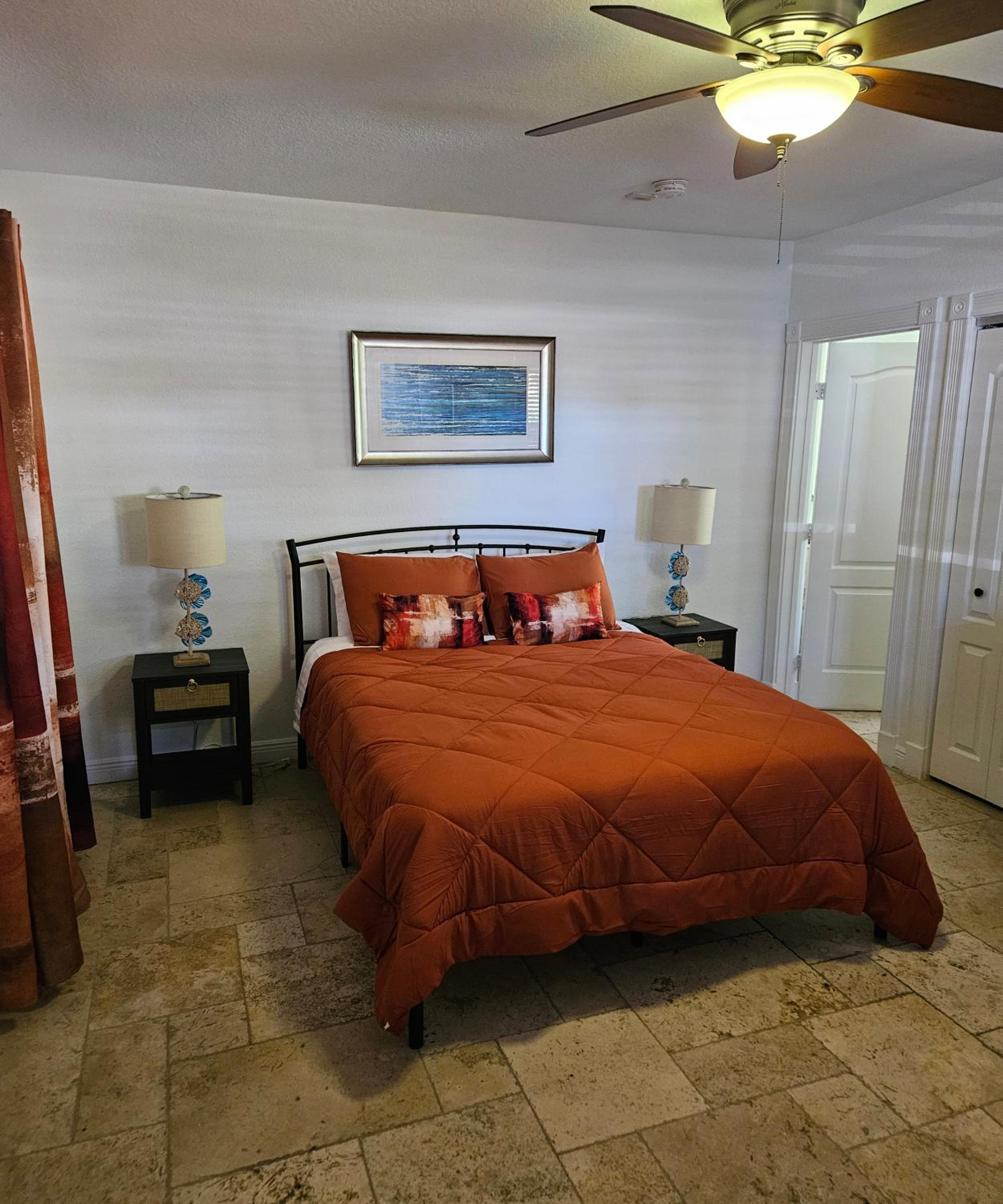 Queen Room photo 1