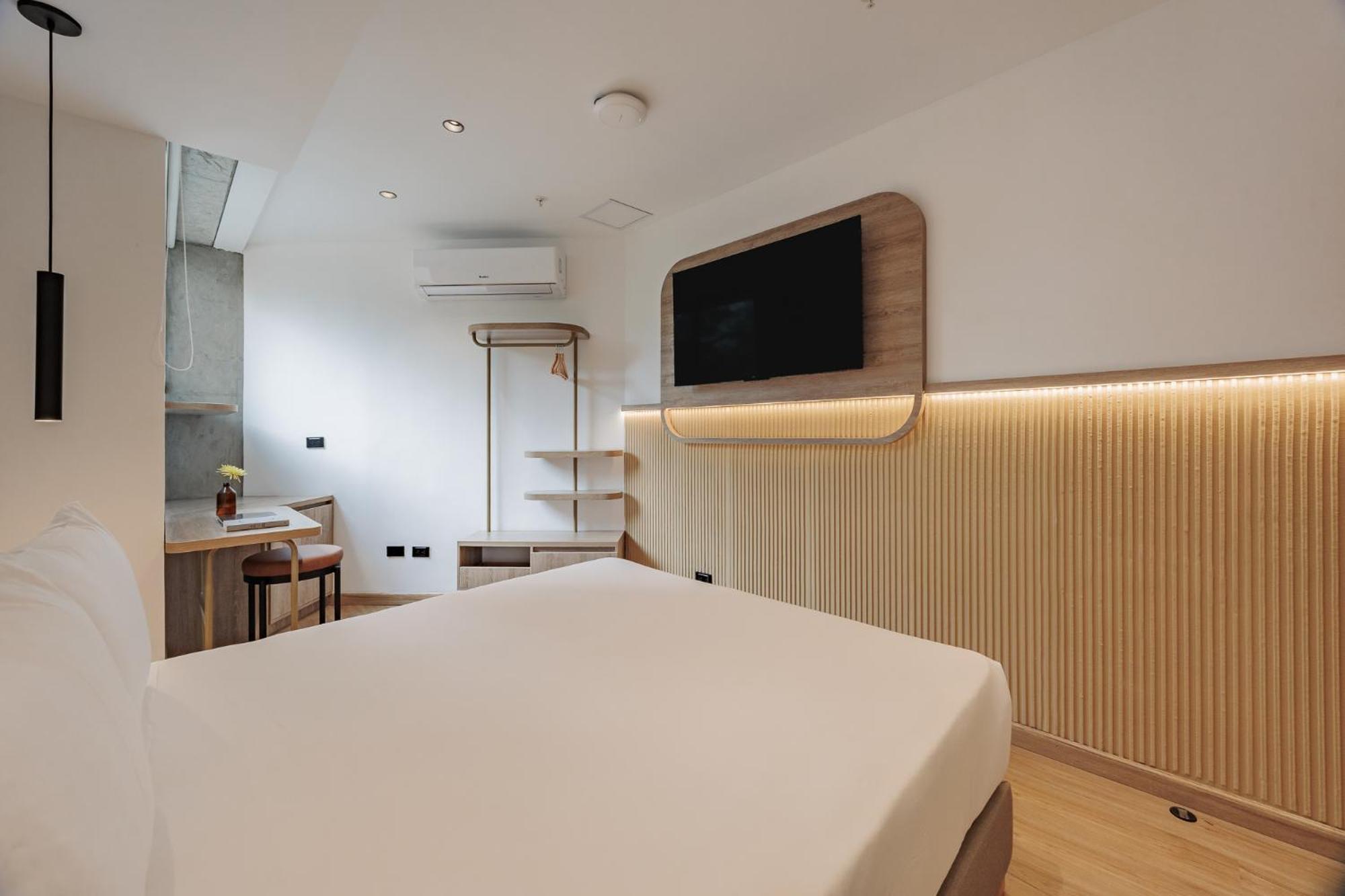 Standard Queen Room