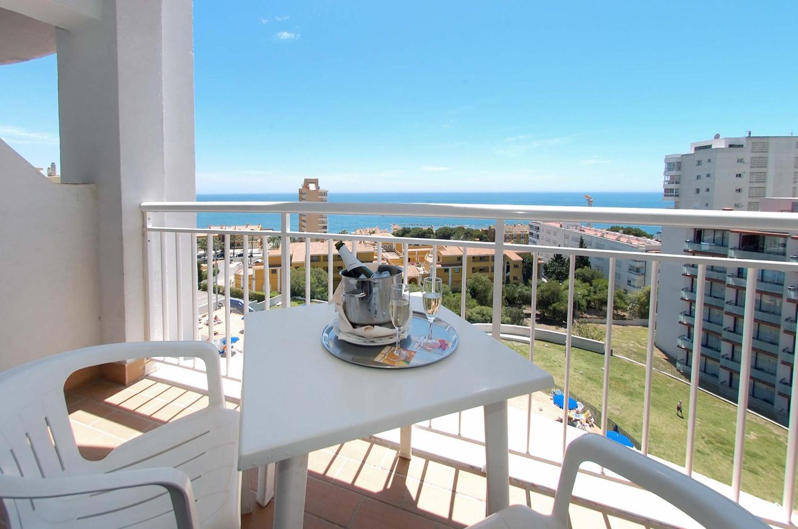 Double Room with Sea View (2 adults) - Photo 2