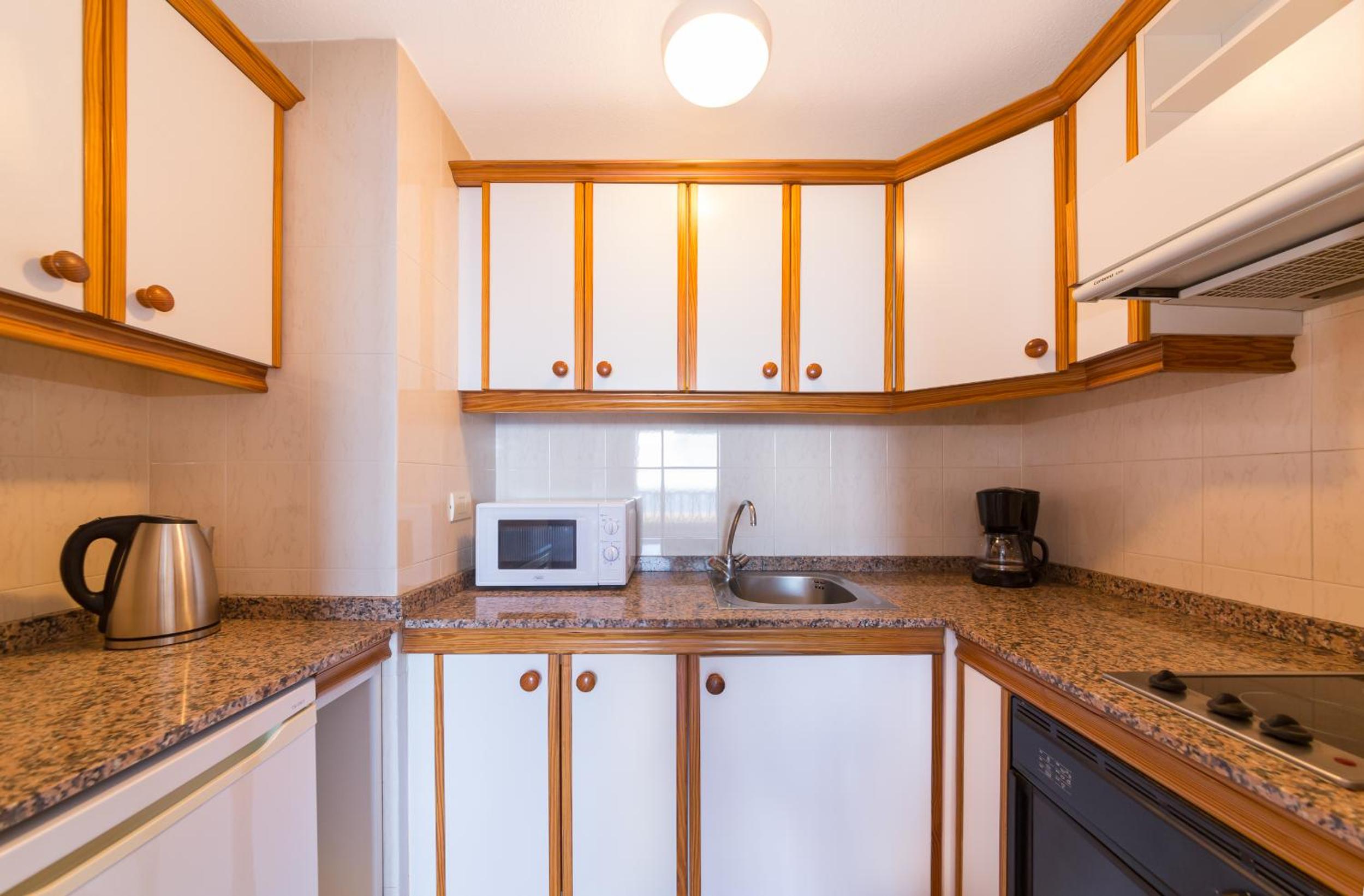 One-Bedroom Apartment with Sea View (Ideal for Families)