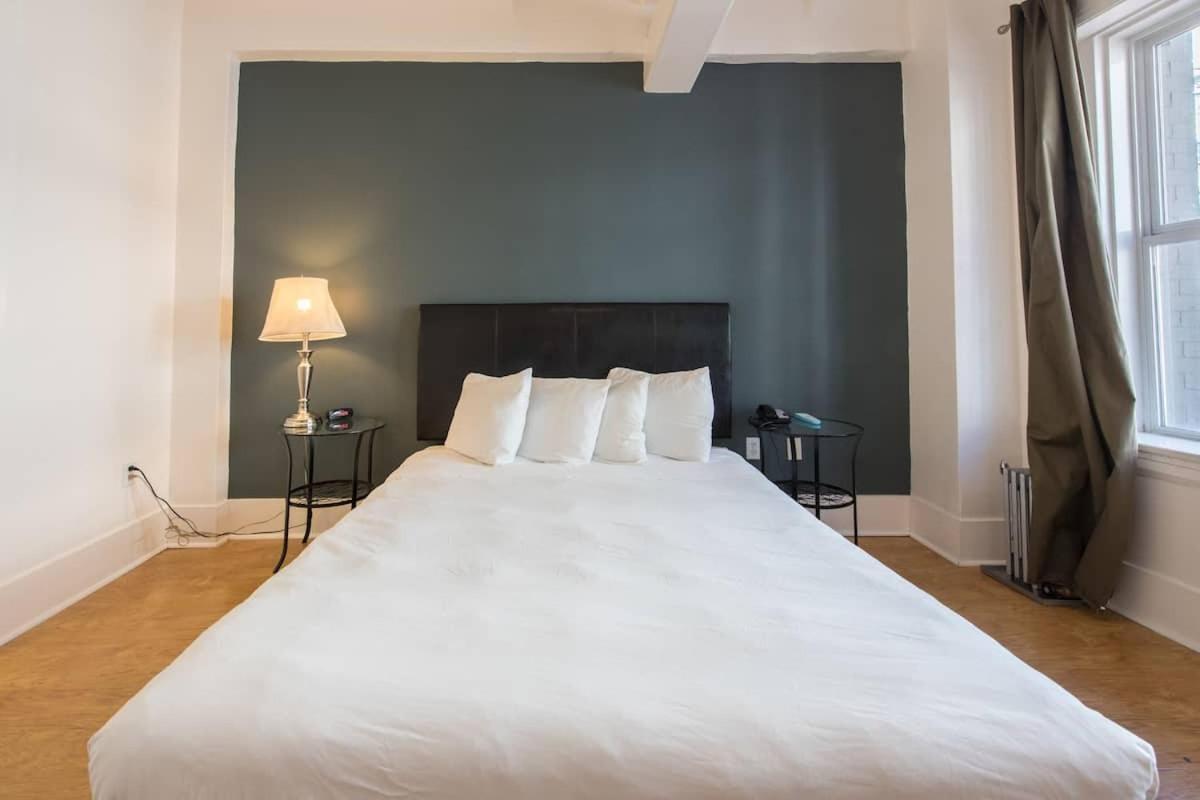 Economy Queen Room