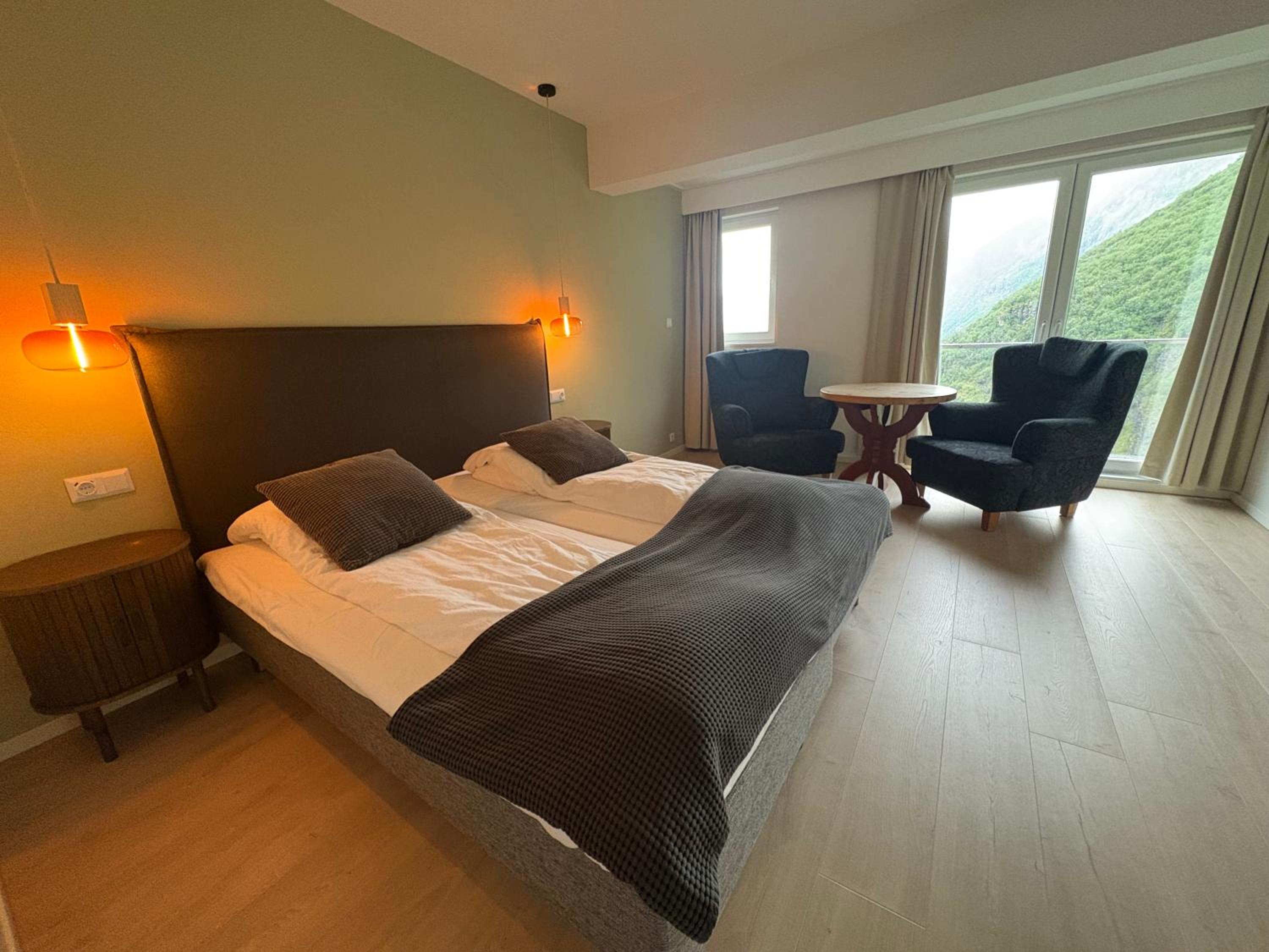 Superior Double or Twin Room with Mountain View photo 2