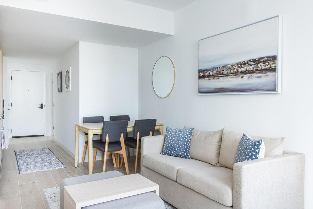 Two-Bedroom Apartment with City View photo 2