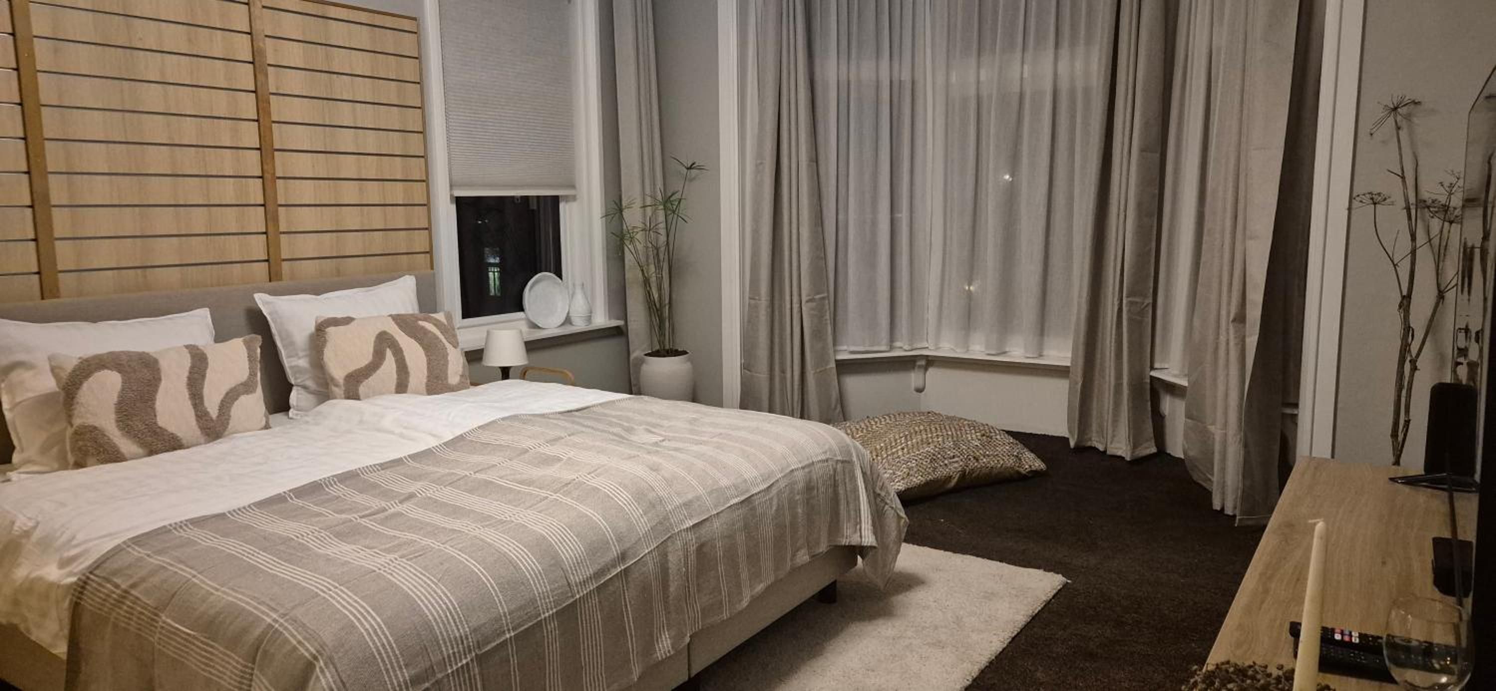 Deluxe King Room photo 1