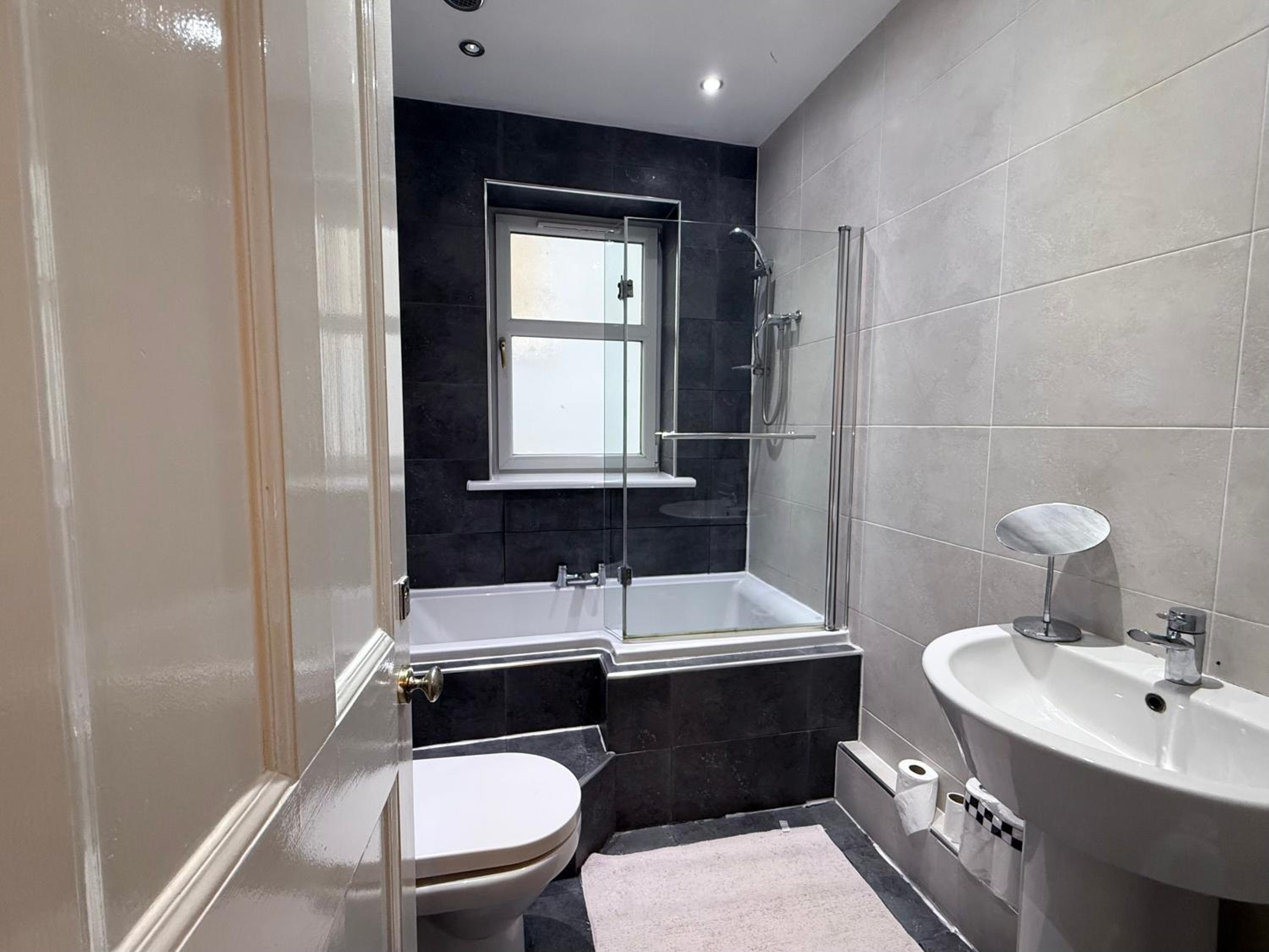 Apartment With Shared Bathroom
