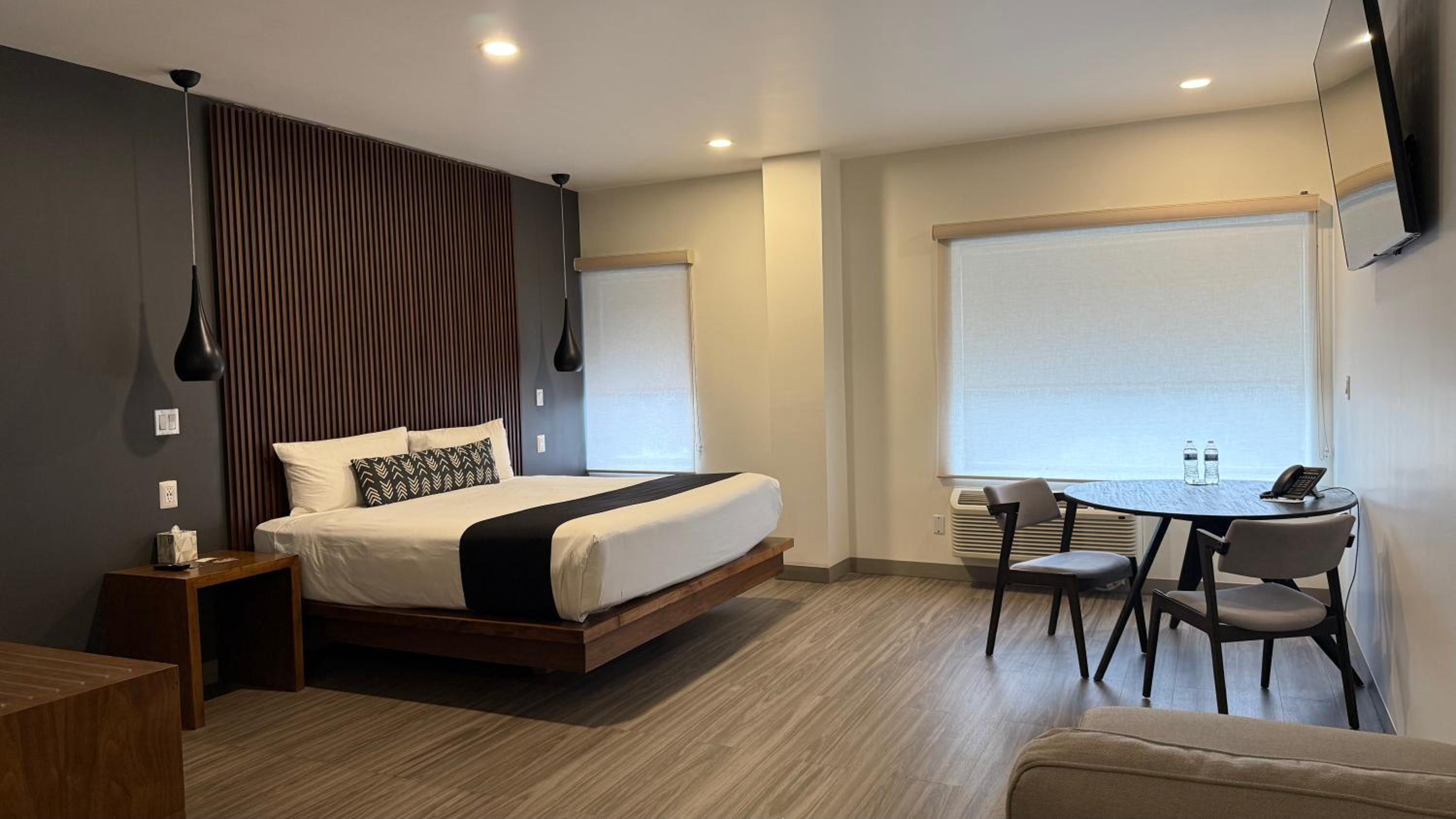 Deluxe King Suite