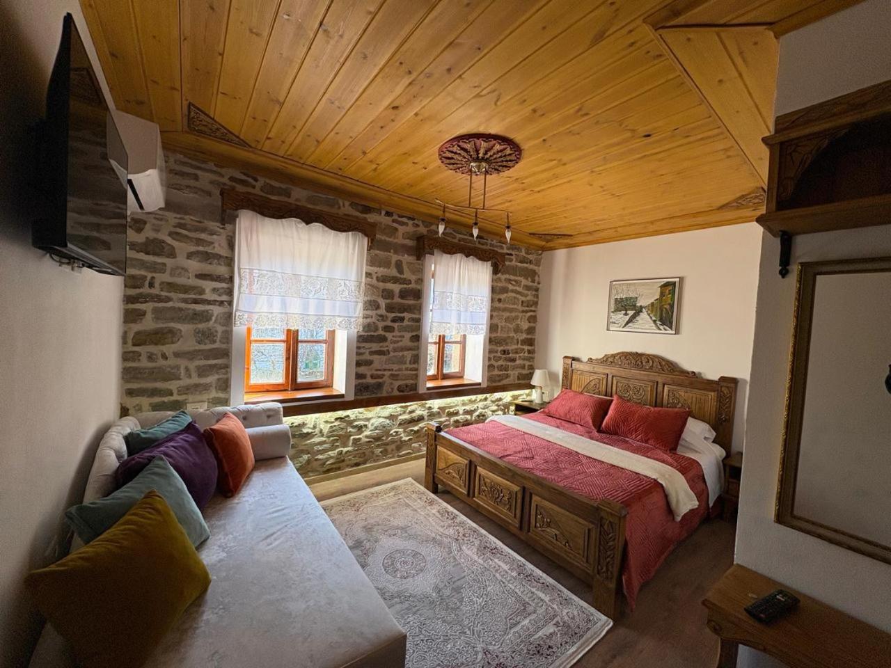Deluxe Double Room with Extra Bed photo 1