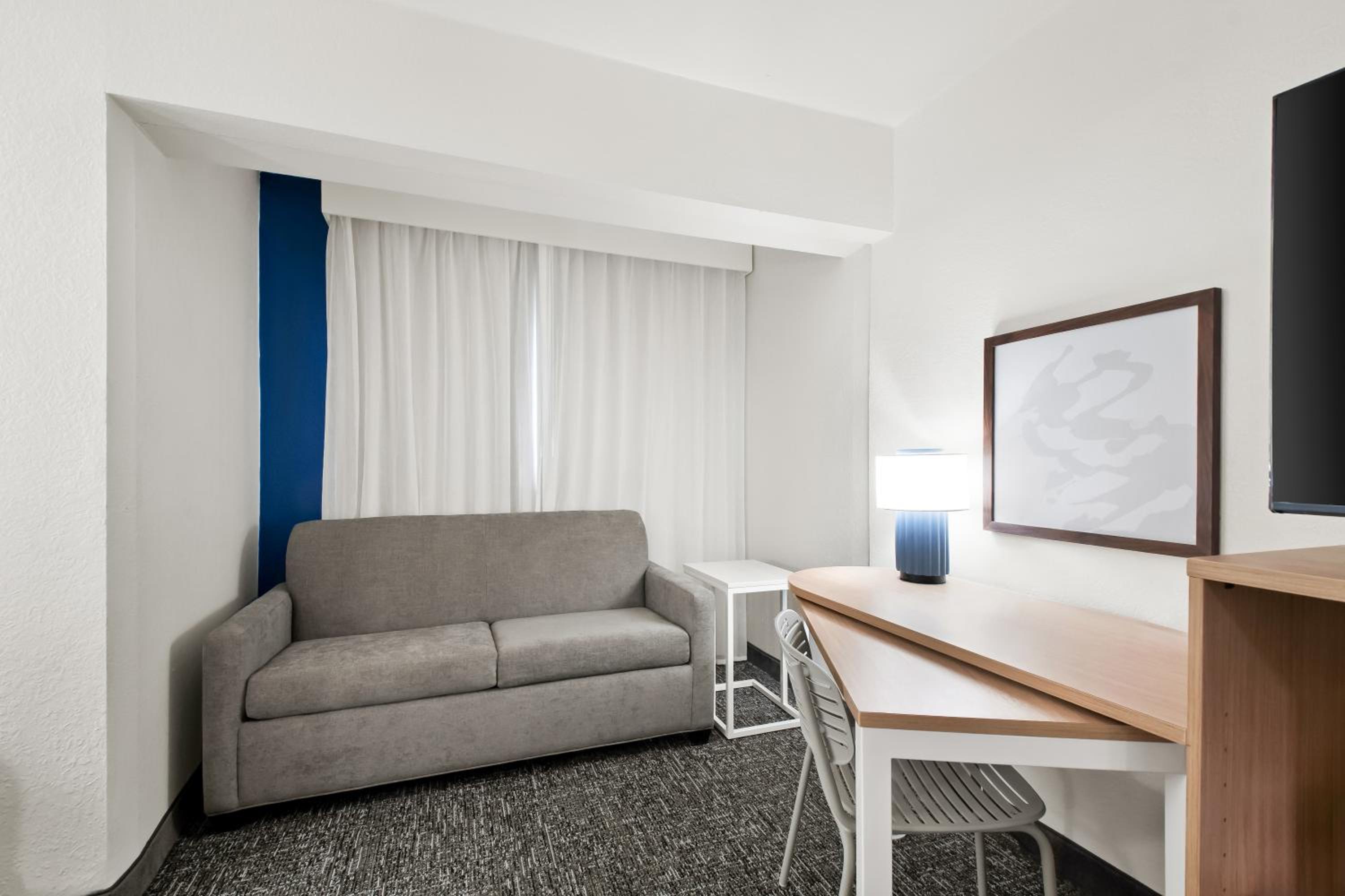 King Room with Sofa Bed - Non-Smoking - Photo 2