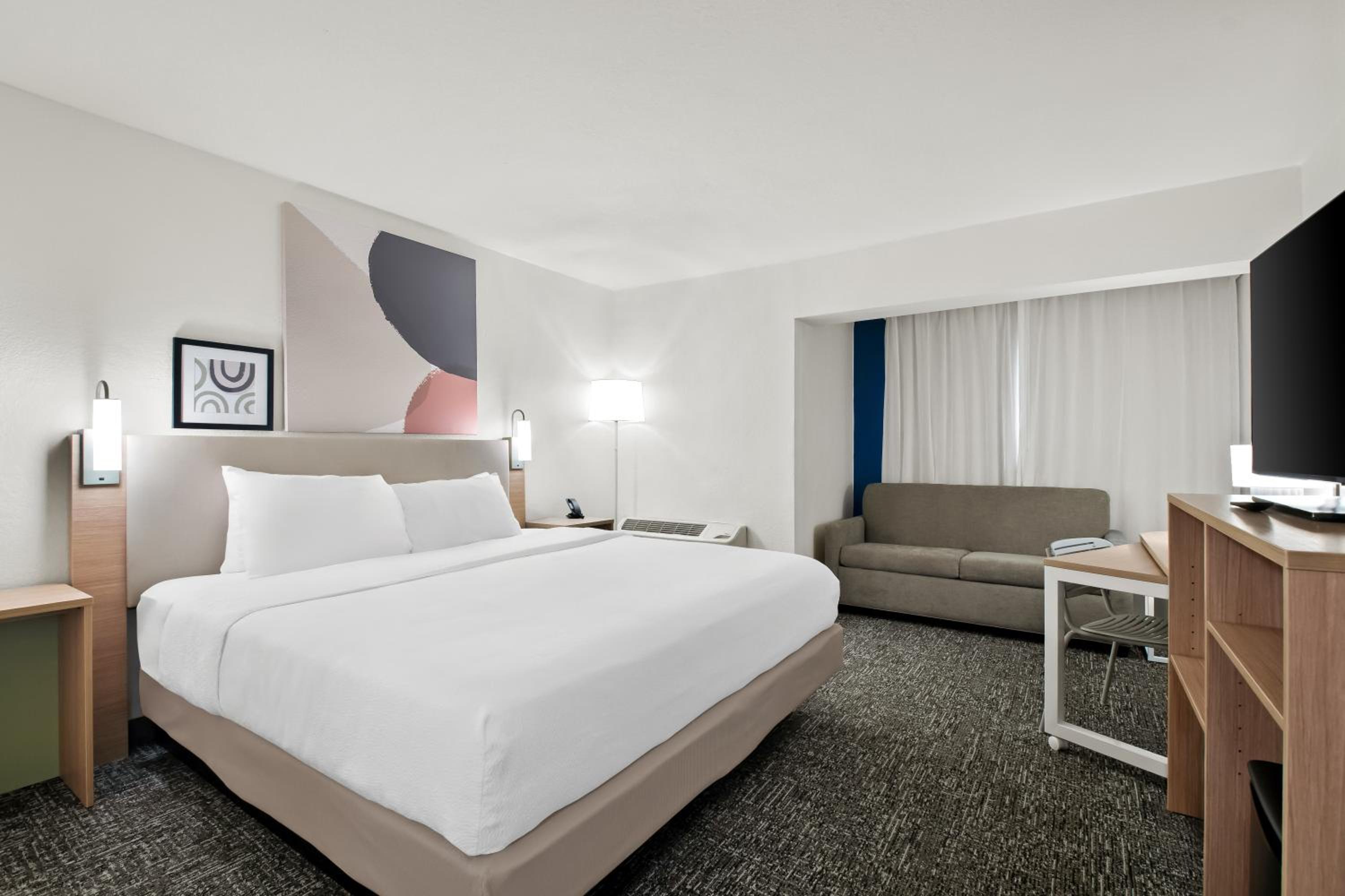 King Room with Sofa Bed - Non-Smoking - Photo 3