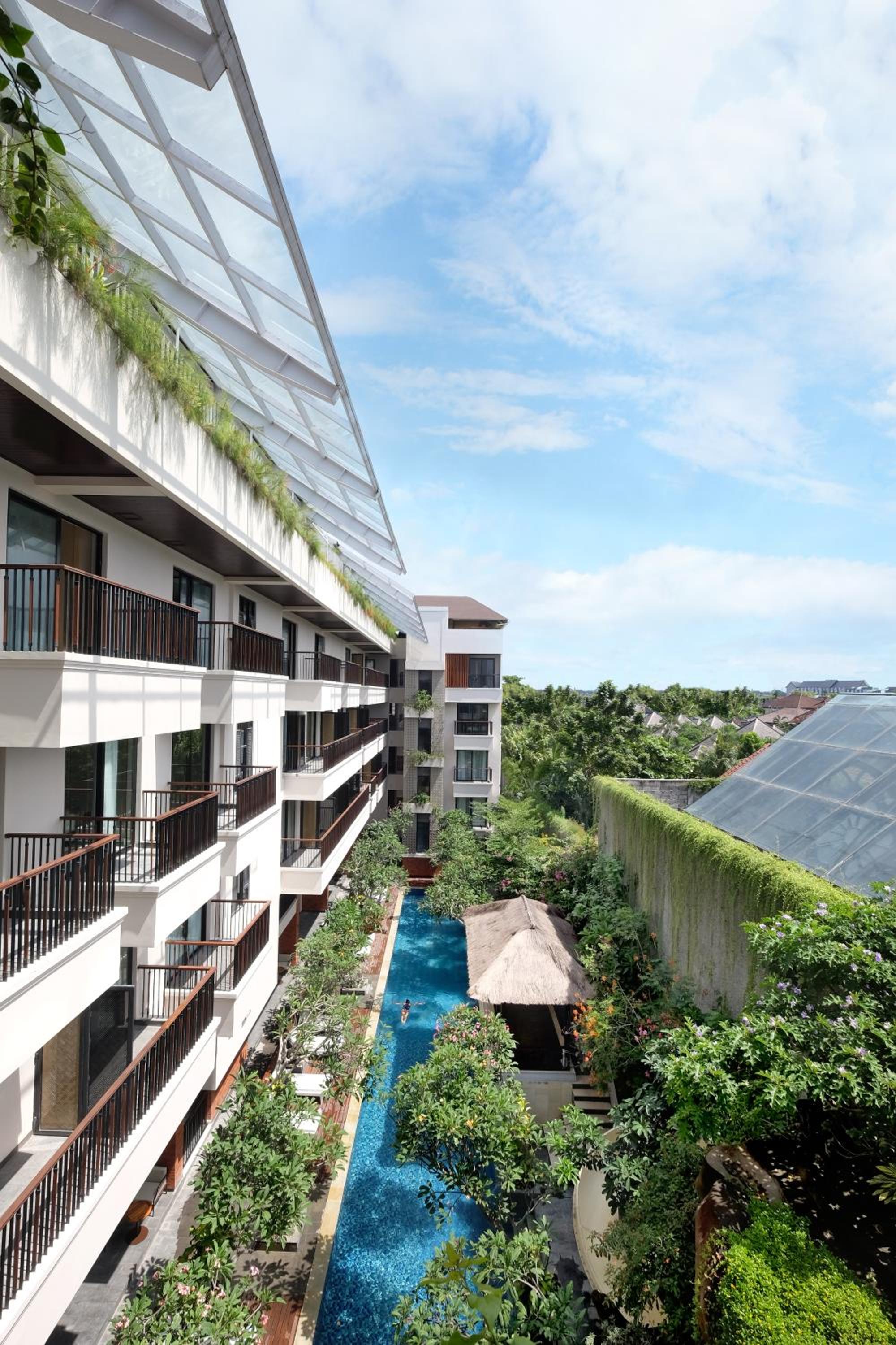Premier Room with Pool View photo 2