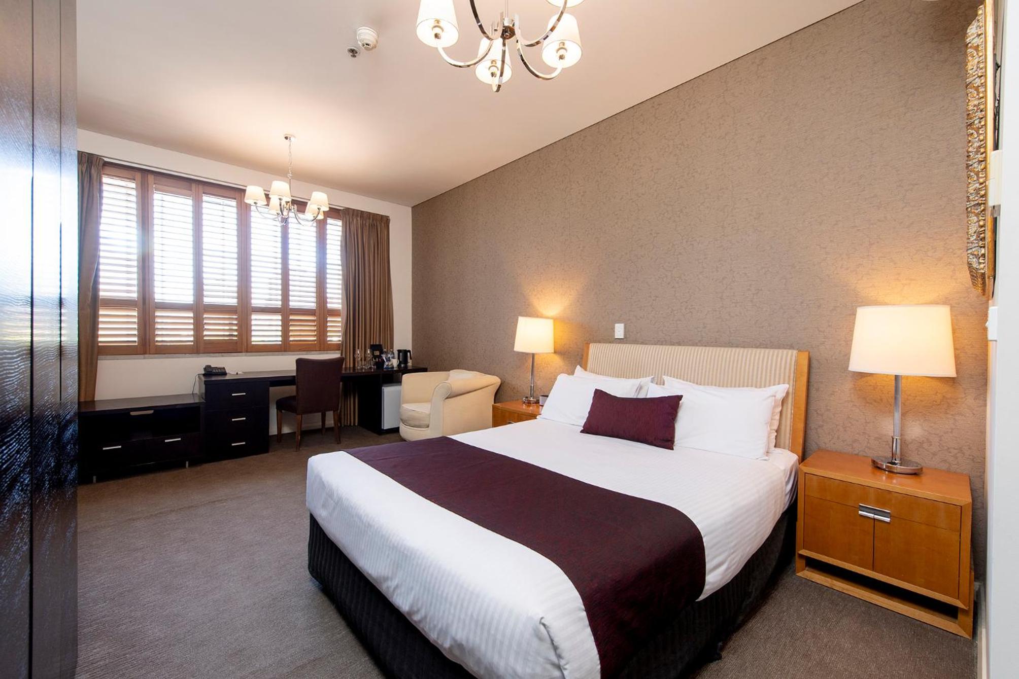 Standard King Room - Photo 5