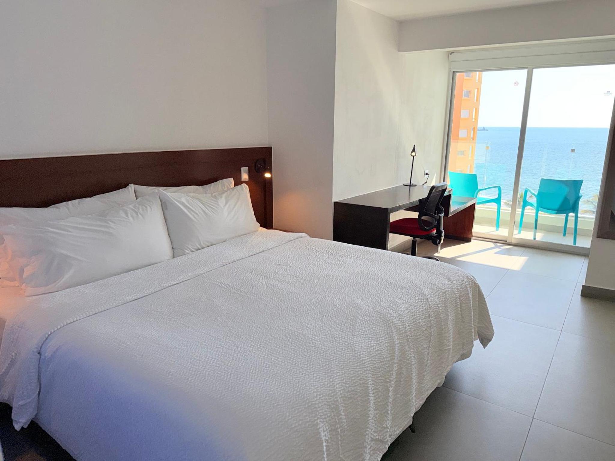 Standard King Room with Ocean View - High Floor