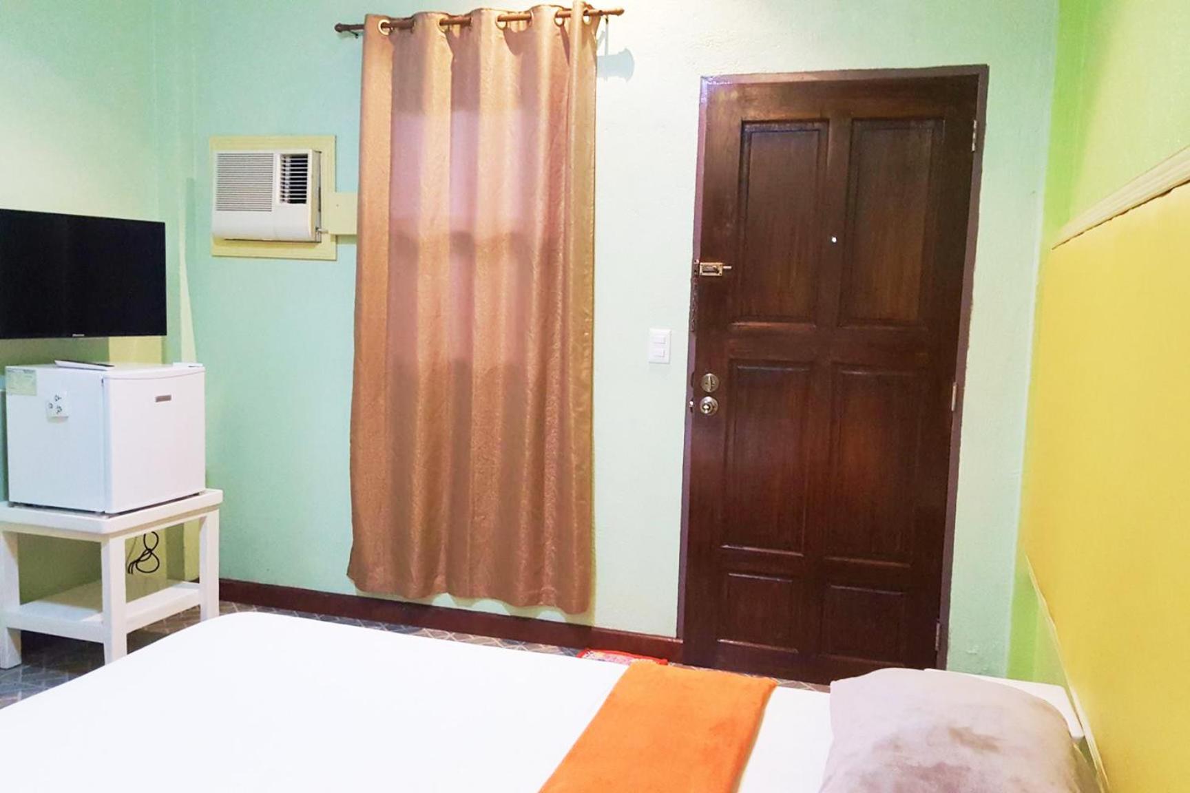 Standard Queen Room photo 3