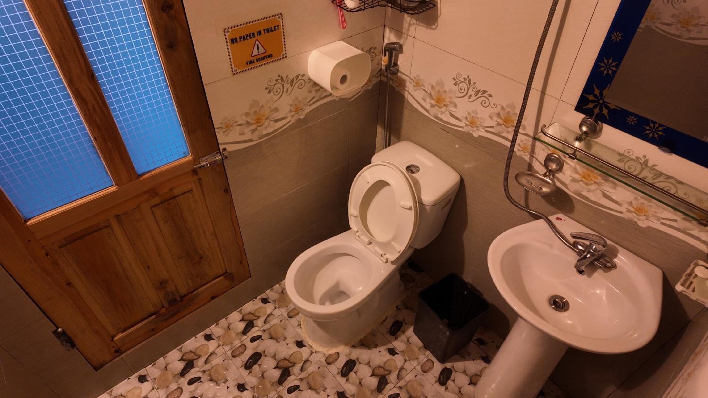 Double or Twin Room with Private Bathroom photo 2