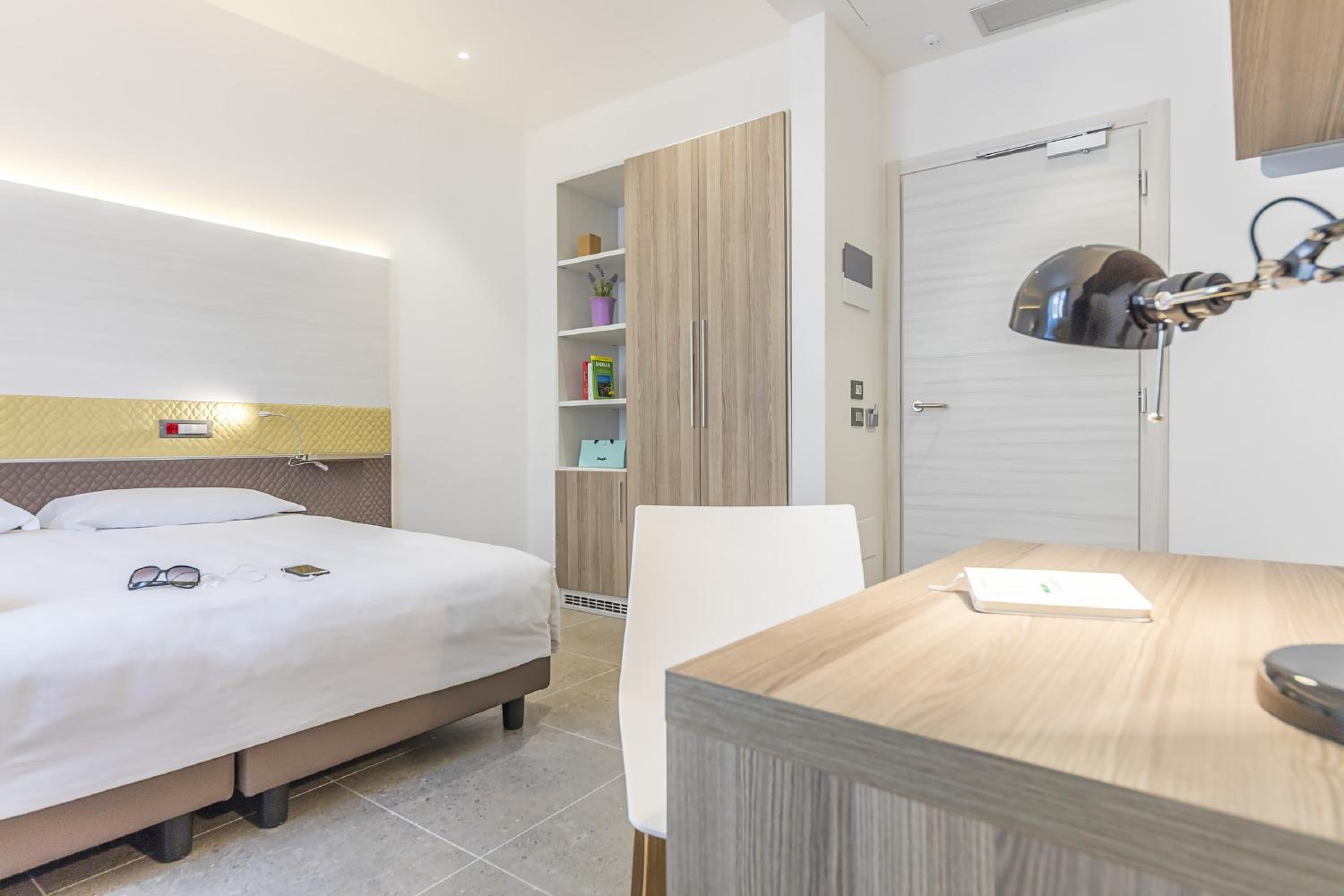 Double or Twin Room photo 3